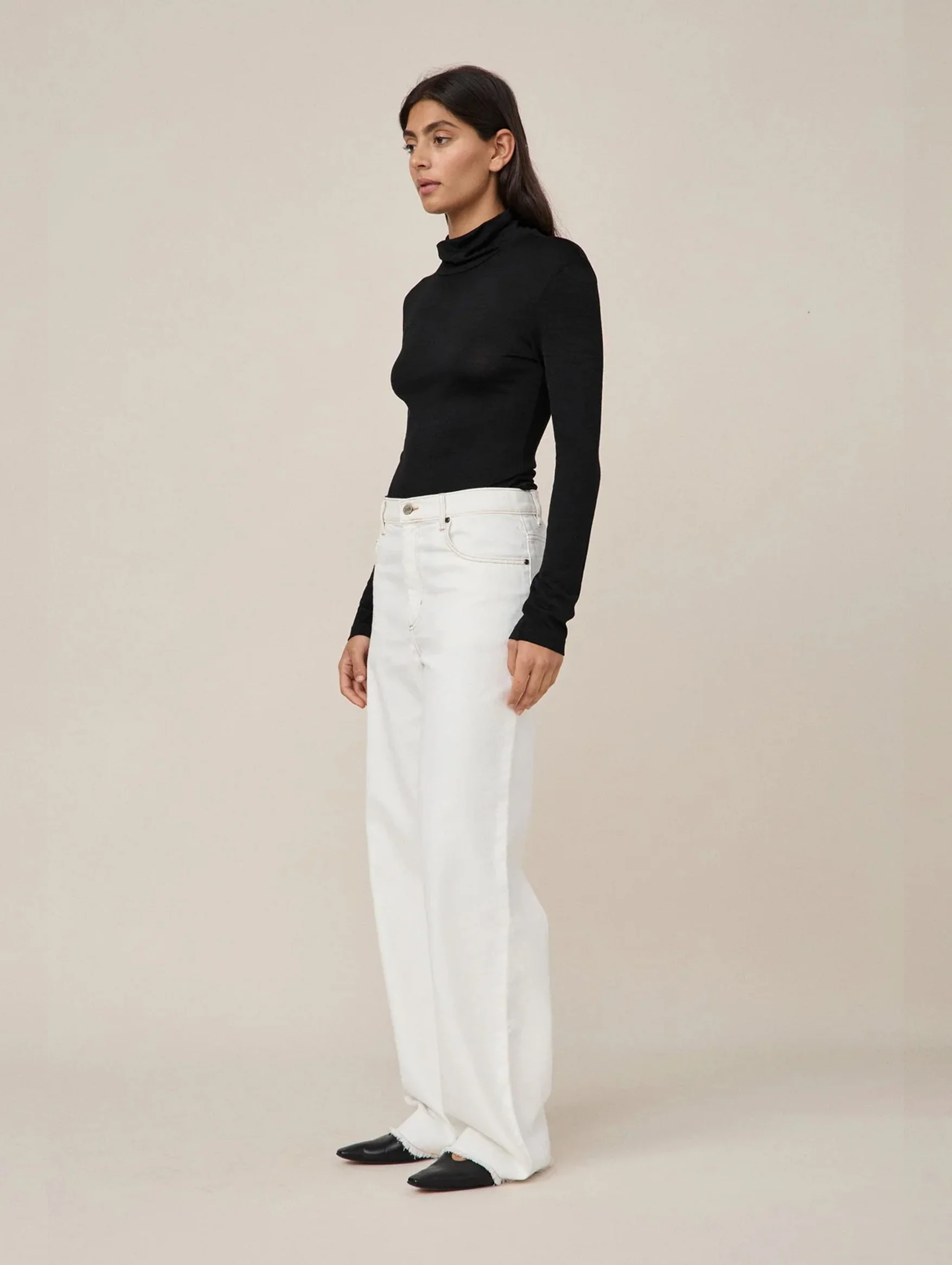 01 Turtleneck in Black - Image 4