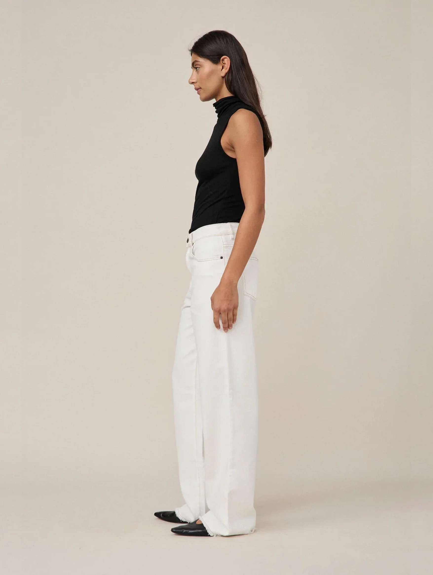 01 Turtleneck Singlet in Black - Image 3