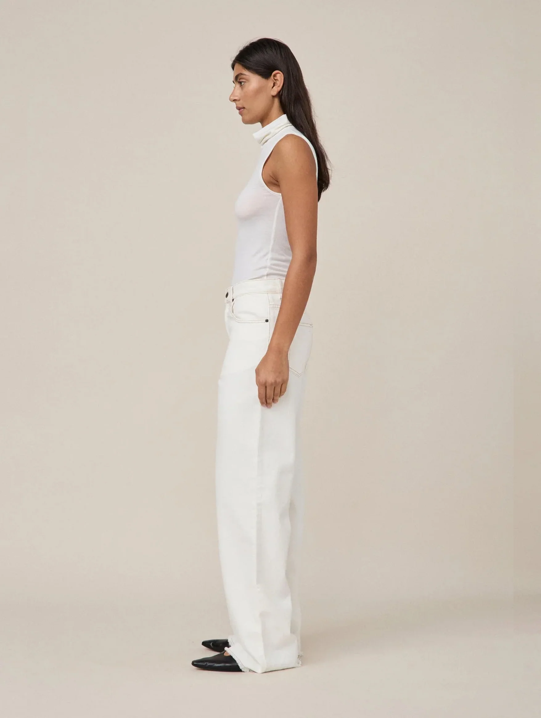 01 Turtleneck Singlet in Ivory - Image 5