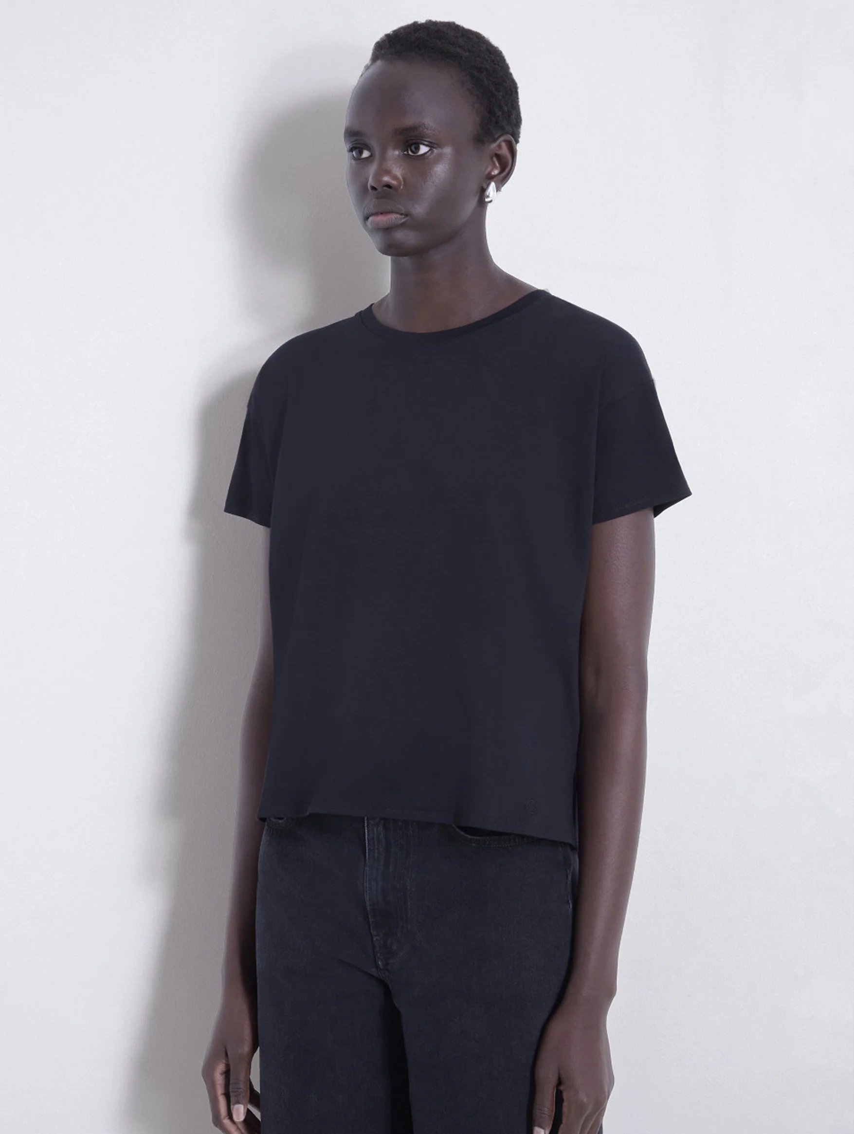 Basiluzzo Short Sleeve Tee in Black - Image 4