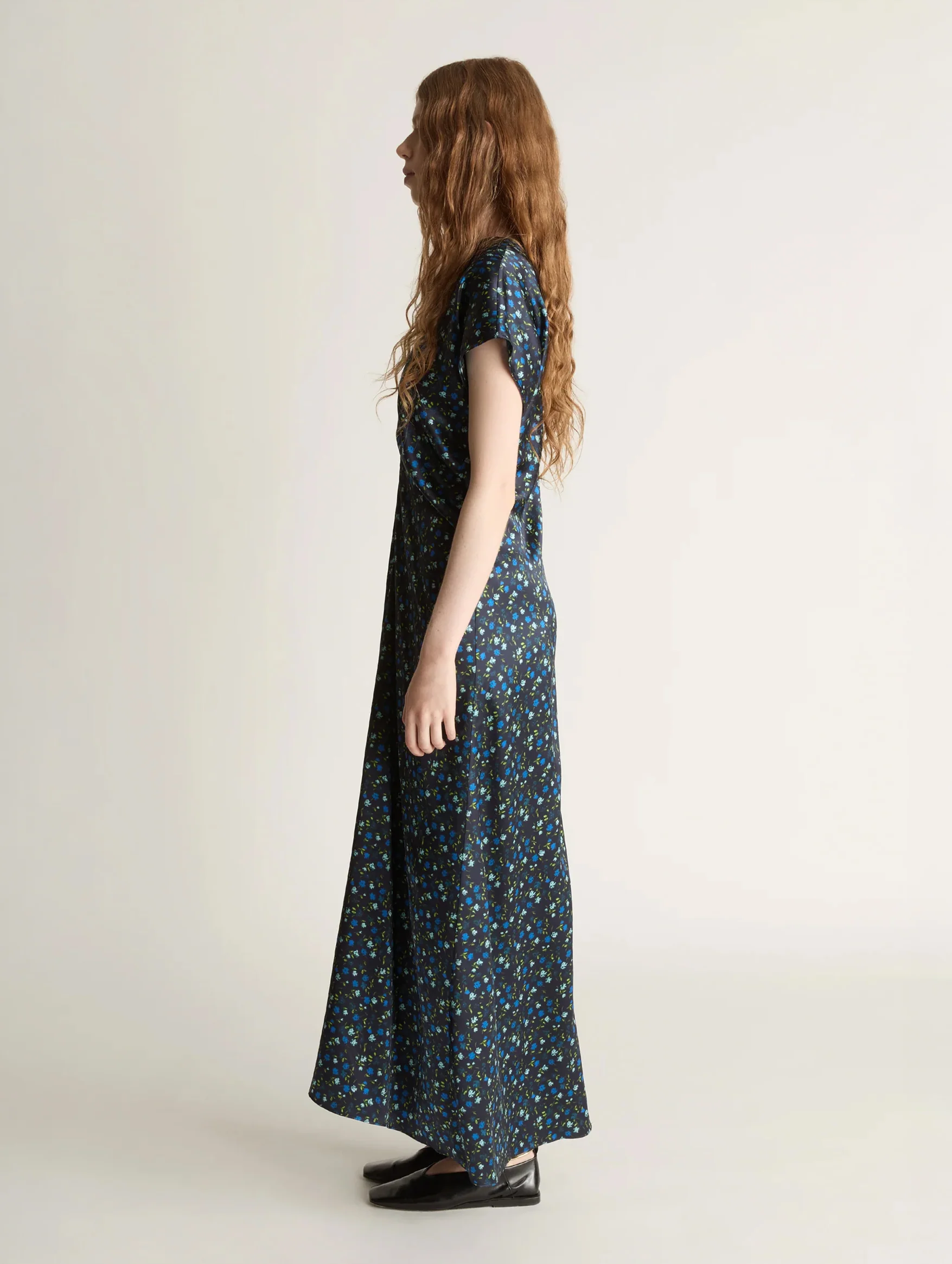 Bella Silk Maxi Dress in Navy - Image 2