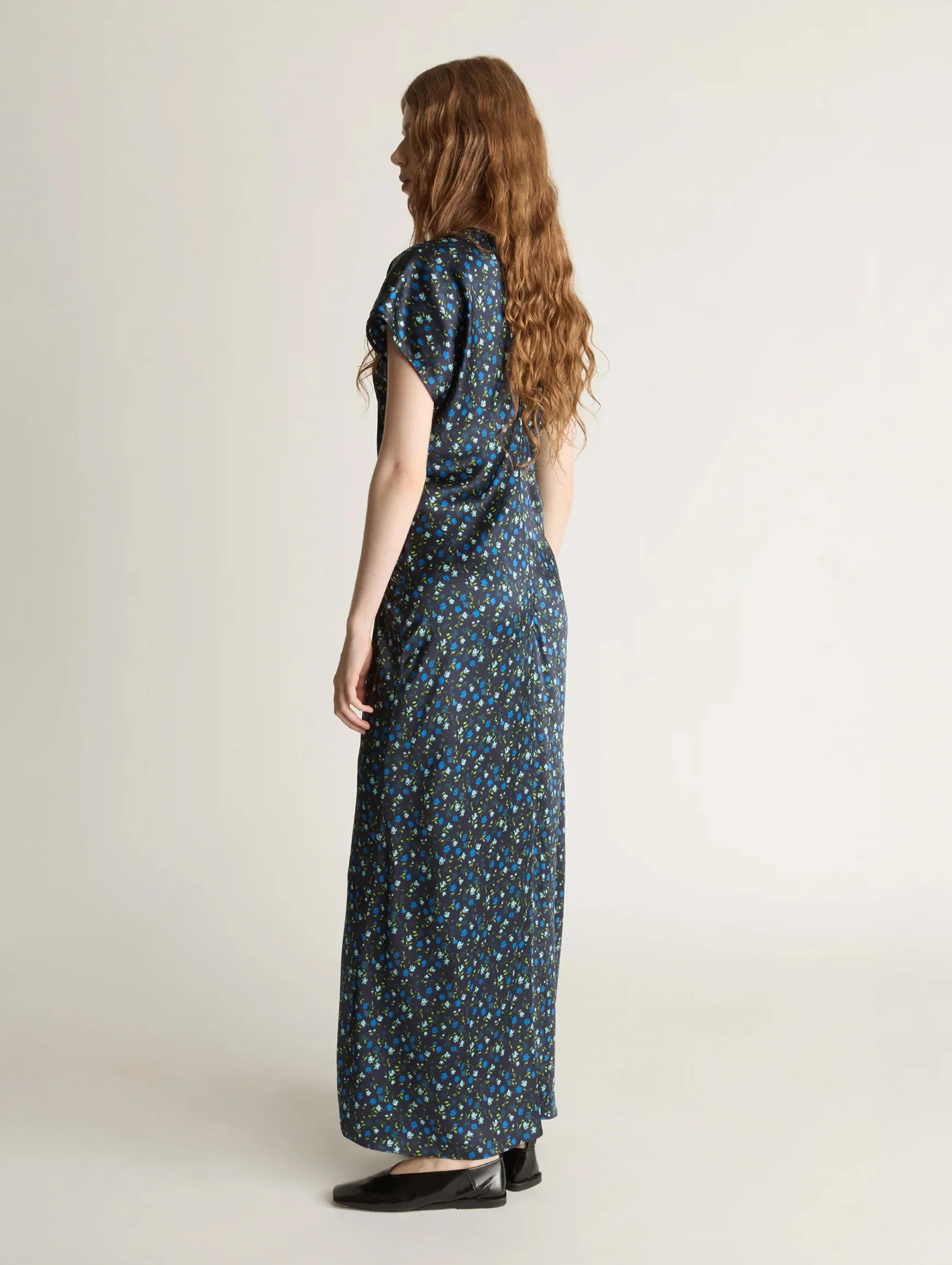 Bella Silk Maxi Dress in Navy - Image 3
