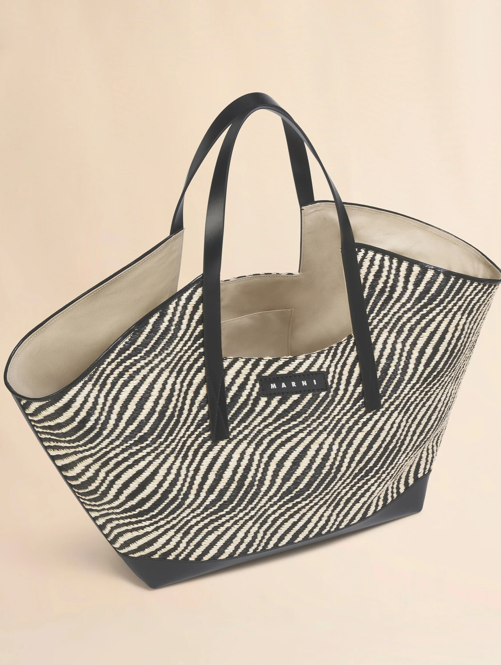 Black Raffia Effect Waves Tote Bag in Black - Image 4