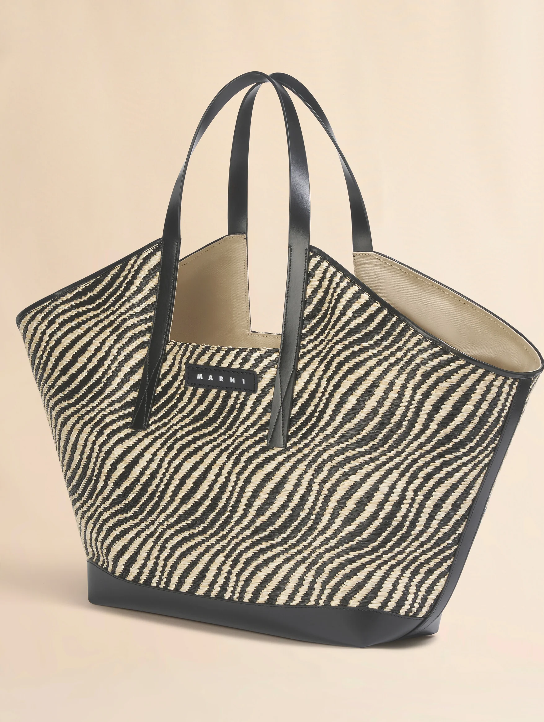 Black Raffia Effect Waves Tote Bag in Black - Image 5