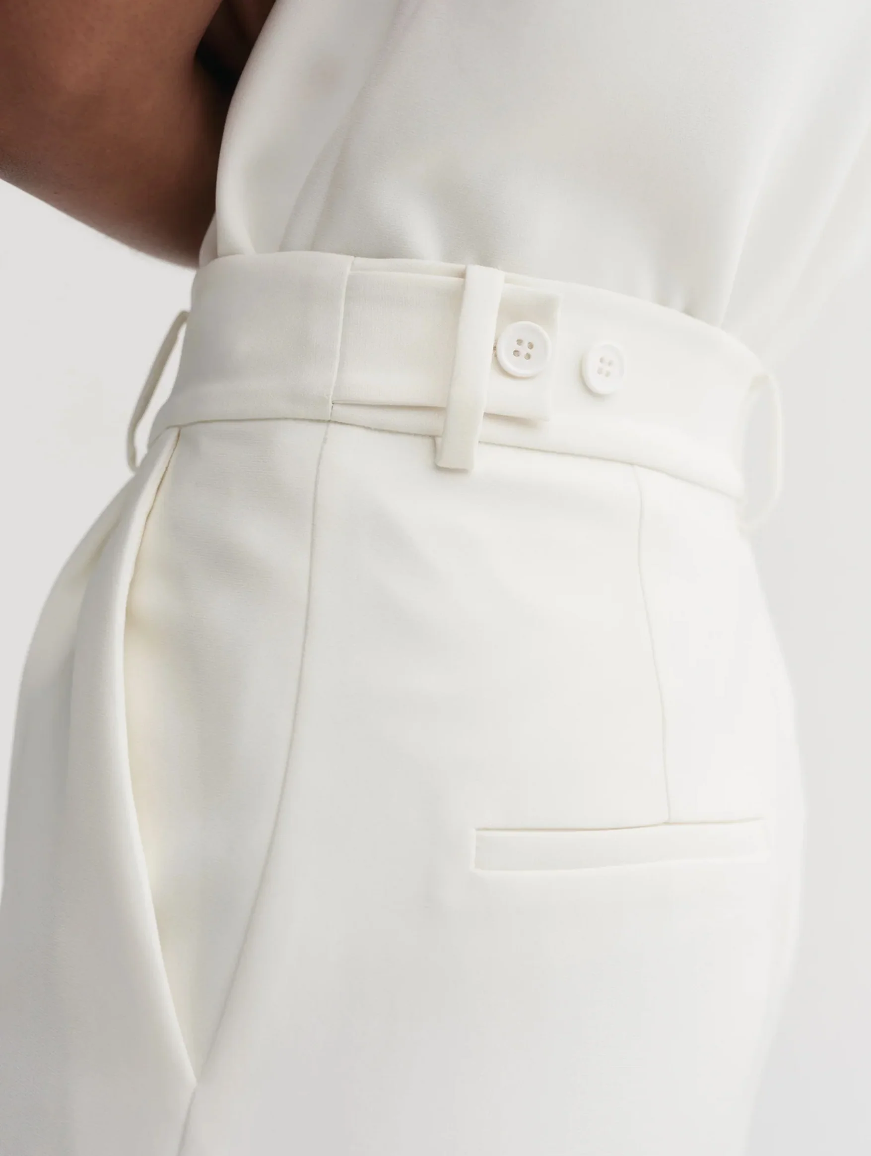 Blair Crepe Shorts in Cream - Image 4