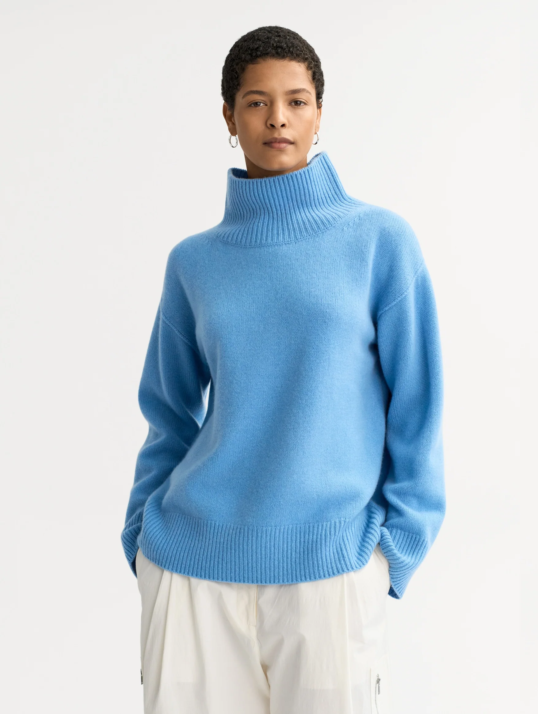 Boyfriend Cashmere Turtleneck in Azure - Image 2