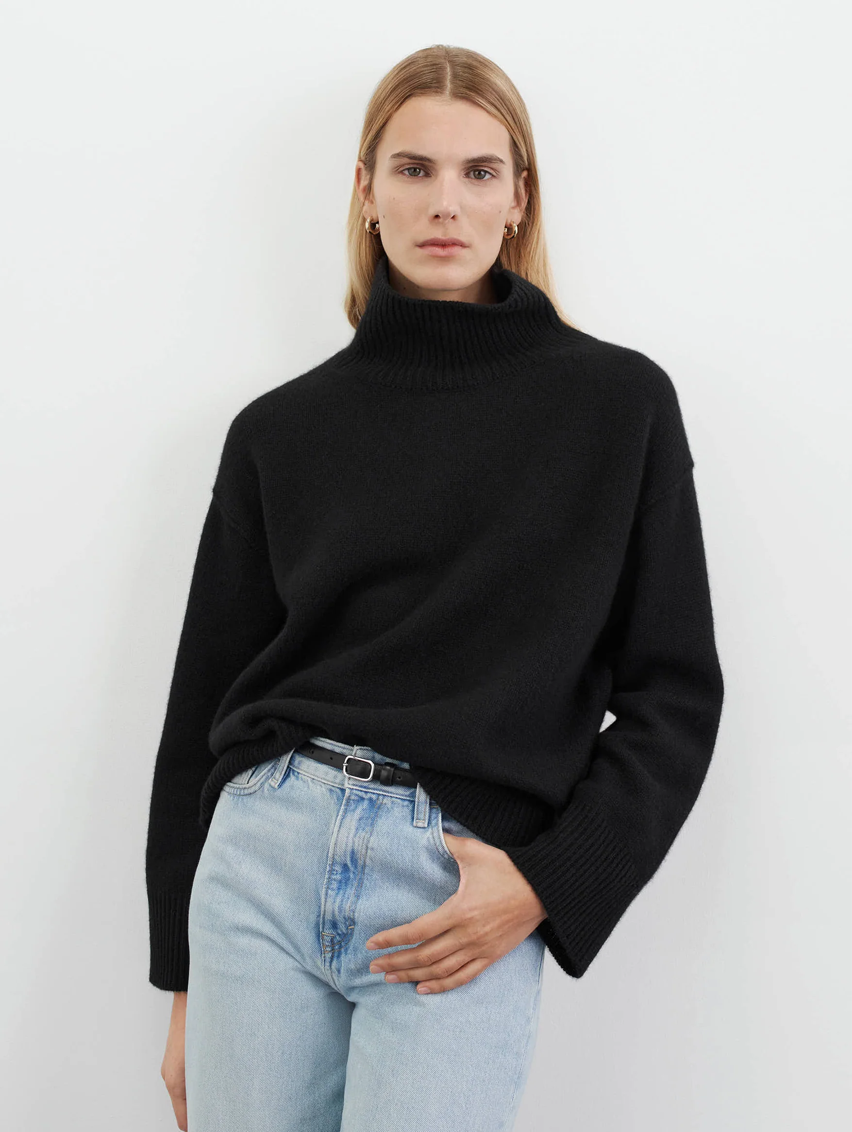 Boyfriend Cashmere Turtleneck in Black - Image 2
