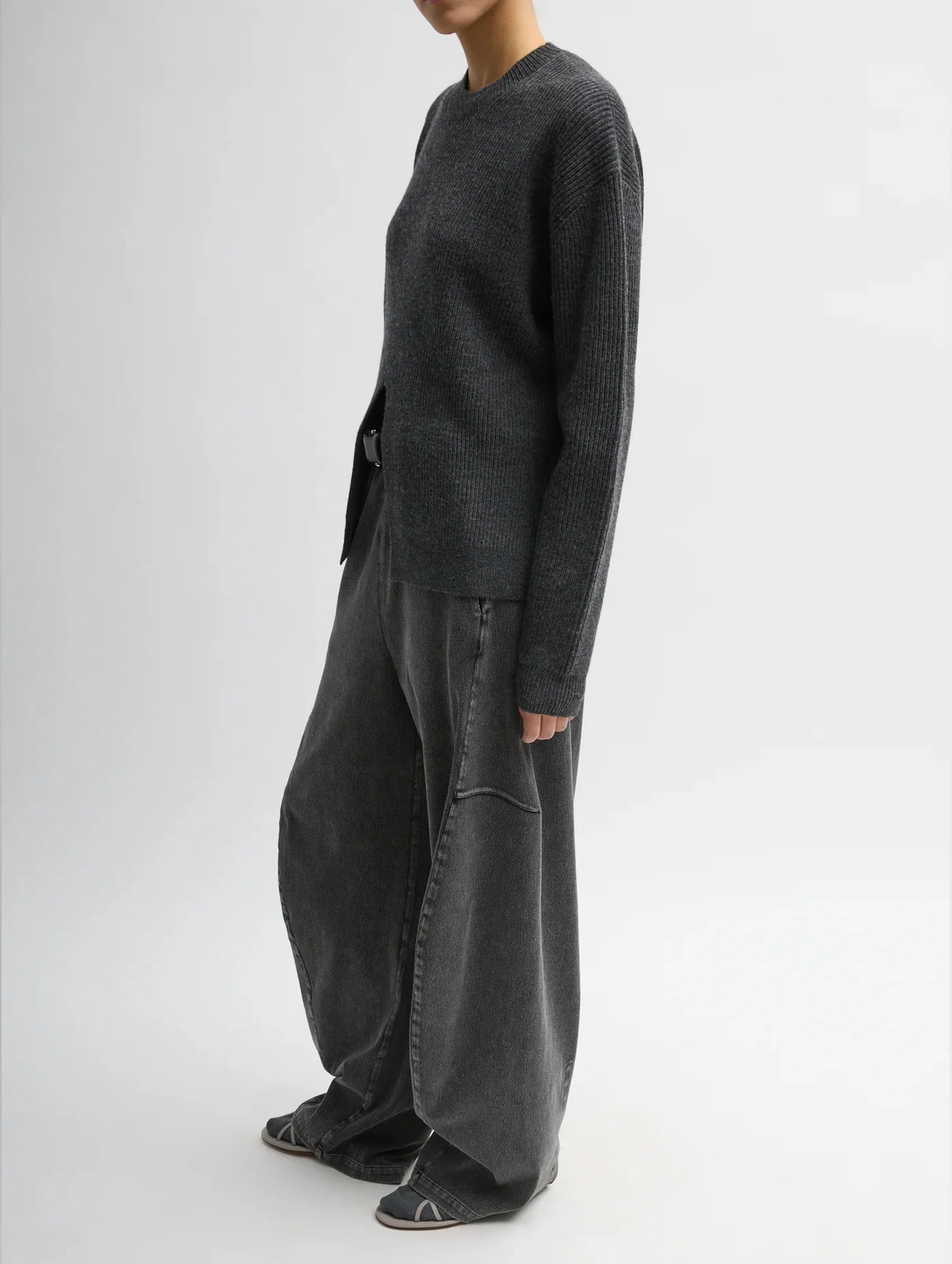 Cardigan Stitch Spilt Front Crewneck Easy Pullover in Heather Grey - Image 2