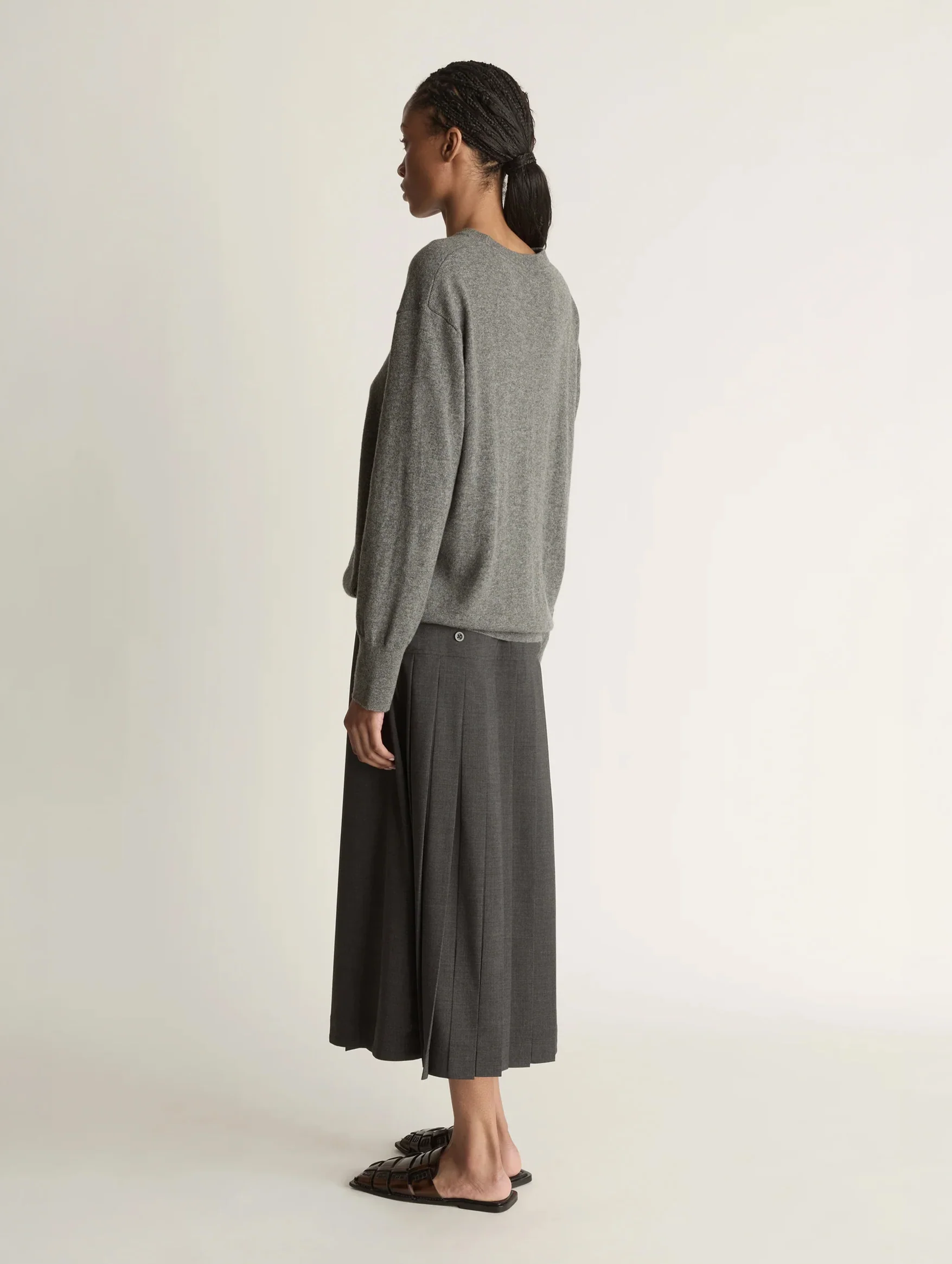 Cashmere Crewneck in Dark Grey - Image 4