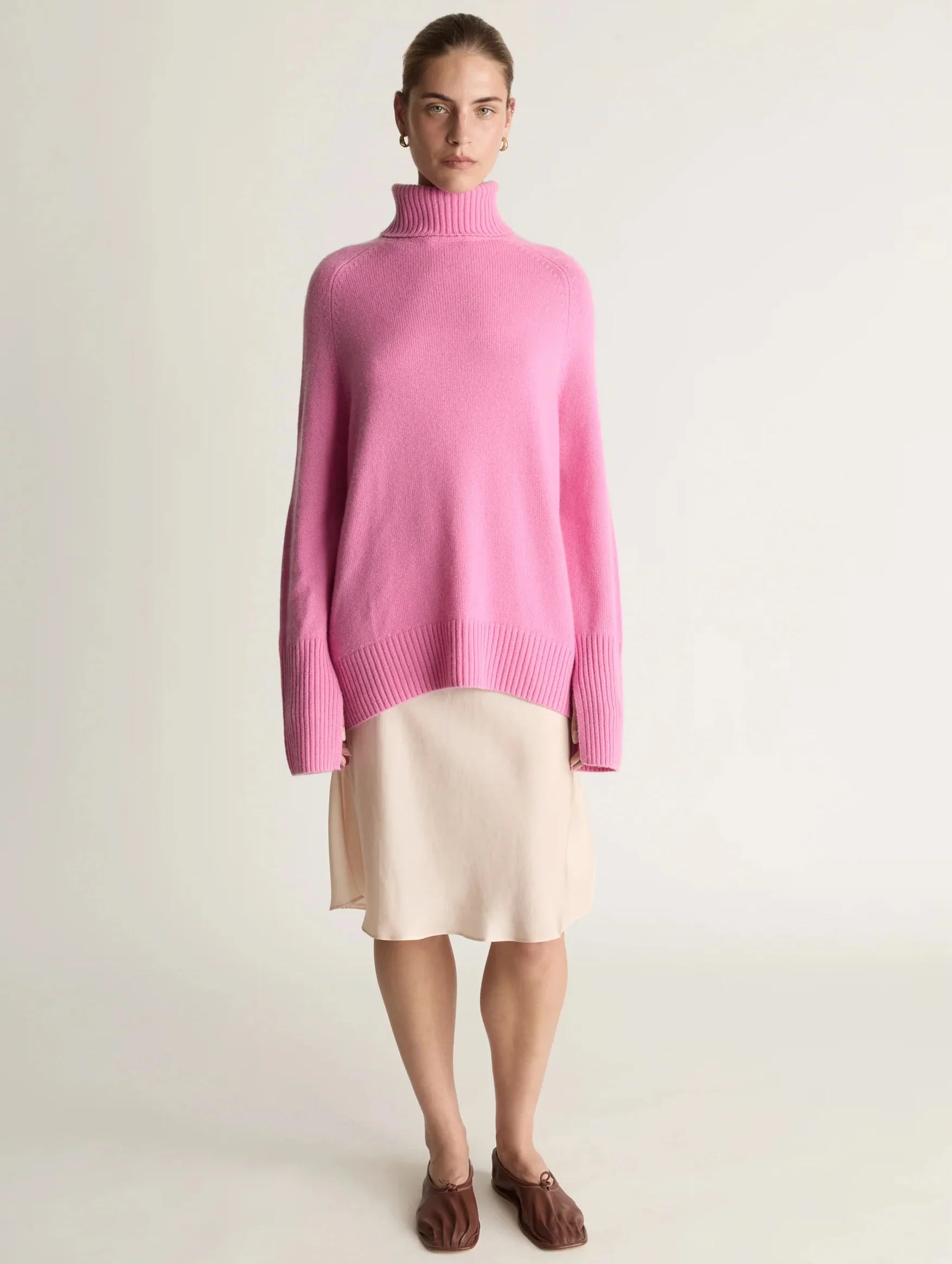 Cashmere Turtleneck in Bubblegum - Image 2