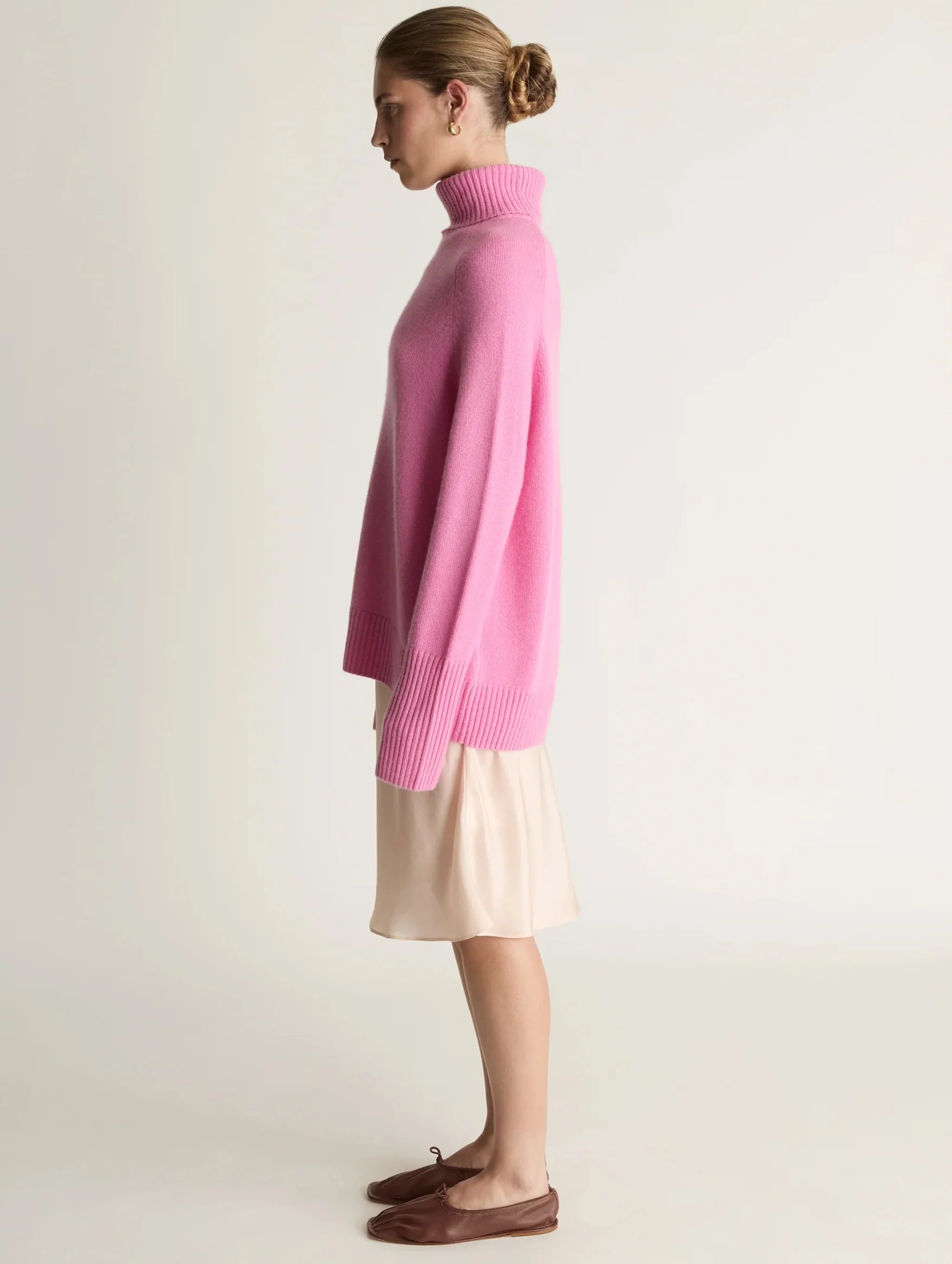 Cashmere Turtleneck in Bubblegum - Image 4