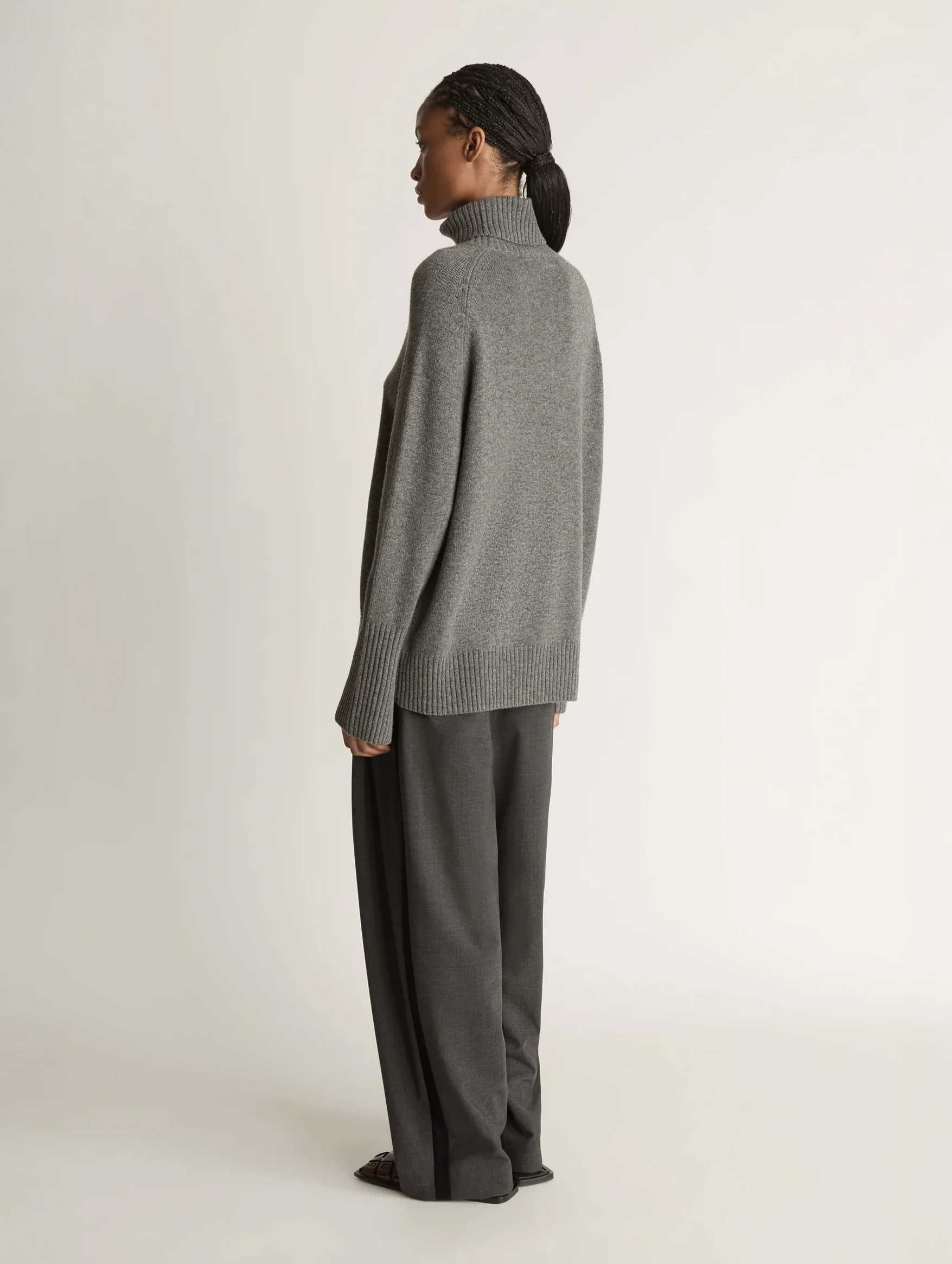 Cashmere Turtleneck in Dark Grey - Image 4