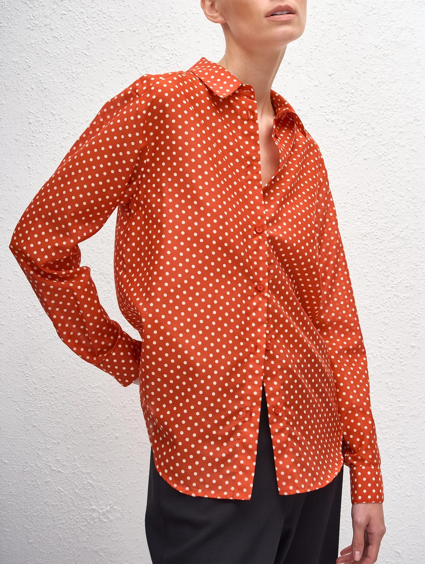 Classic Shirt in Polka Dot Tomato - Image 3