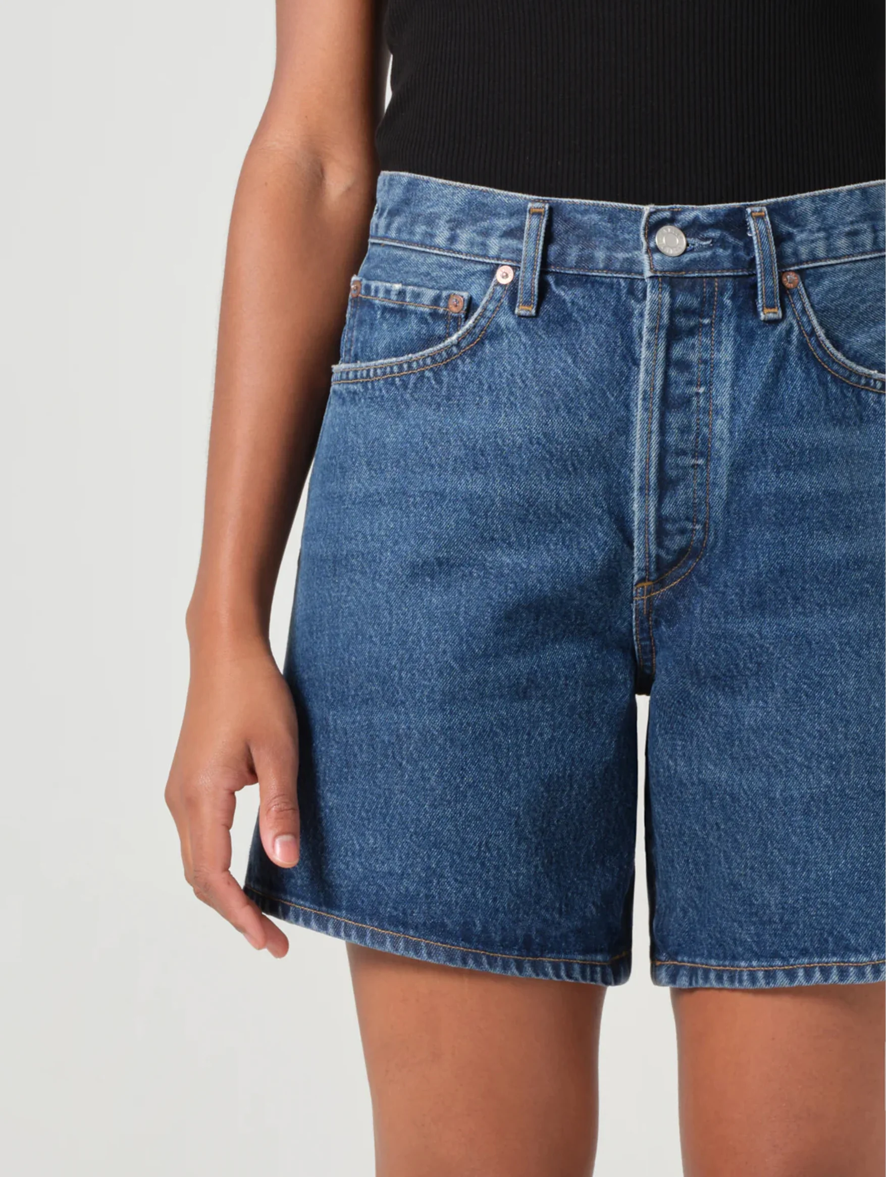 Dame Short In Enamour Dark Denim - Image 3