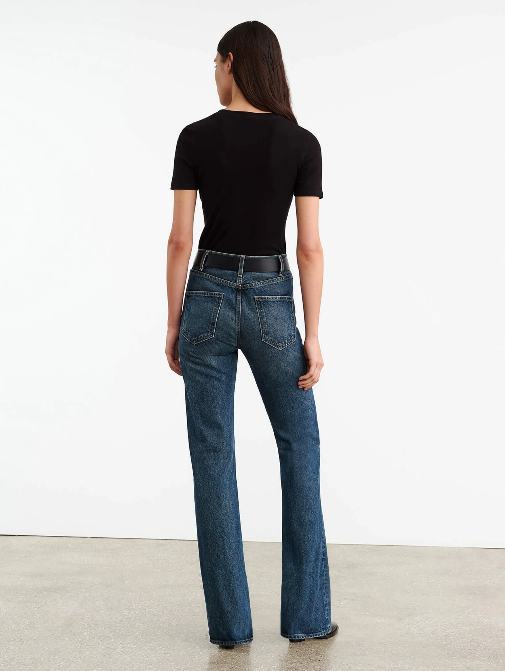 Elin Tee in Black - Image 5