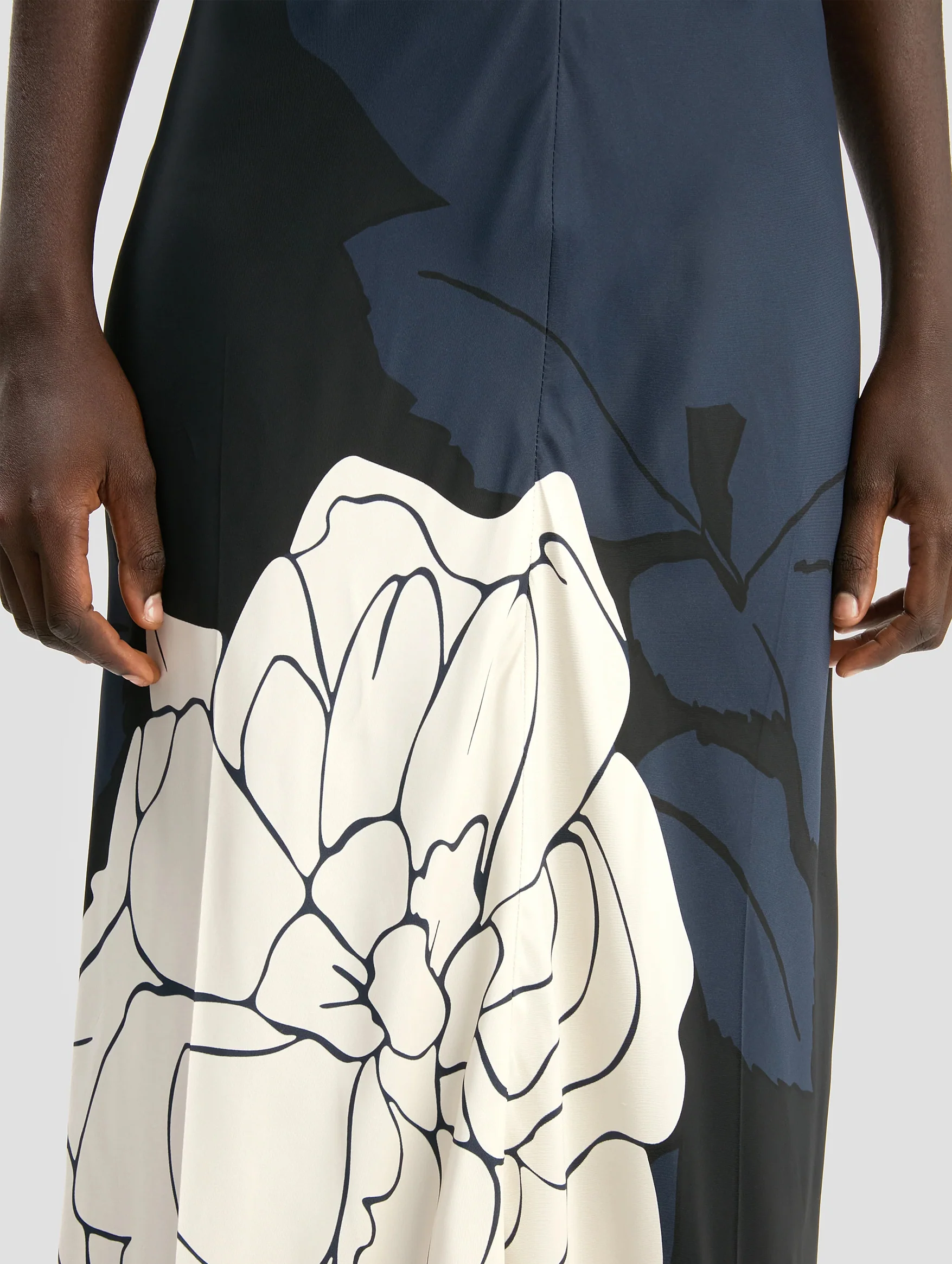 Eve Midi Dress in Dark Navy Floral Print - Image 3