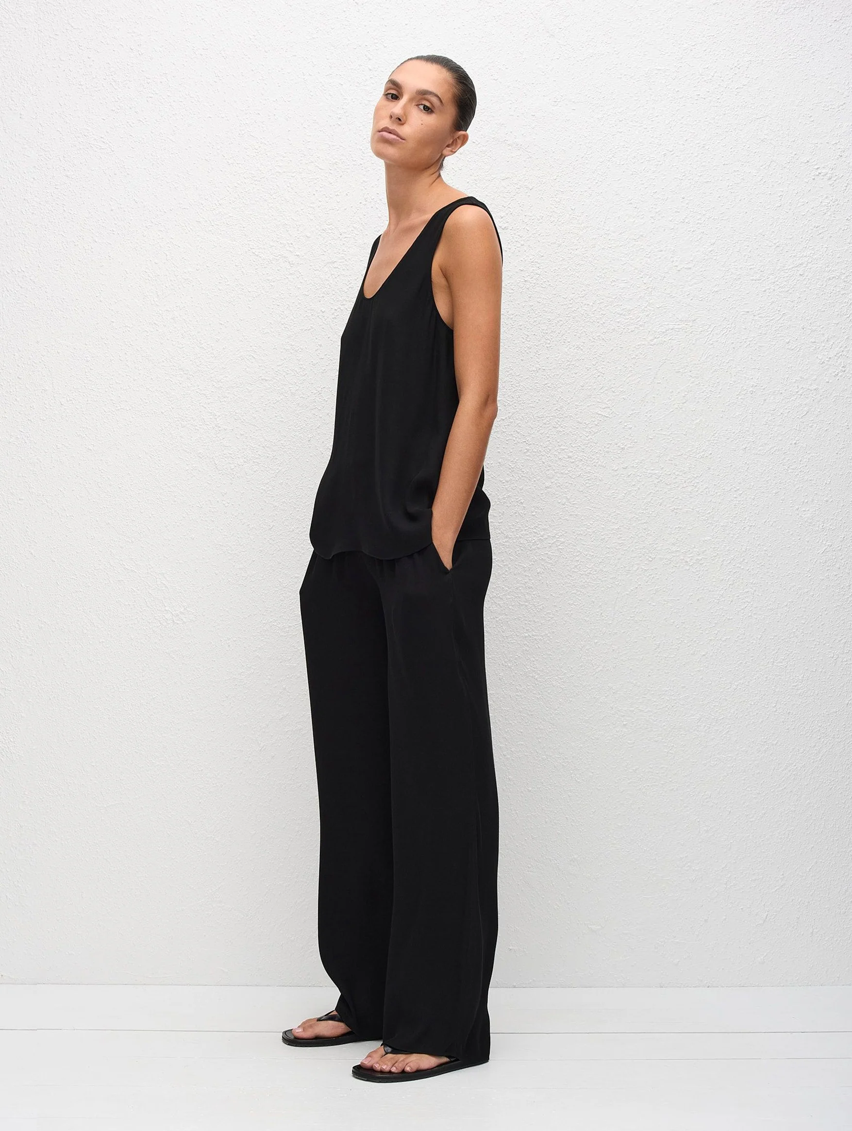 Fluid Scoop Tank in Black - Image 3