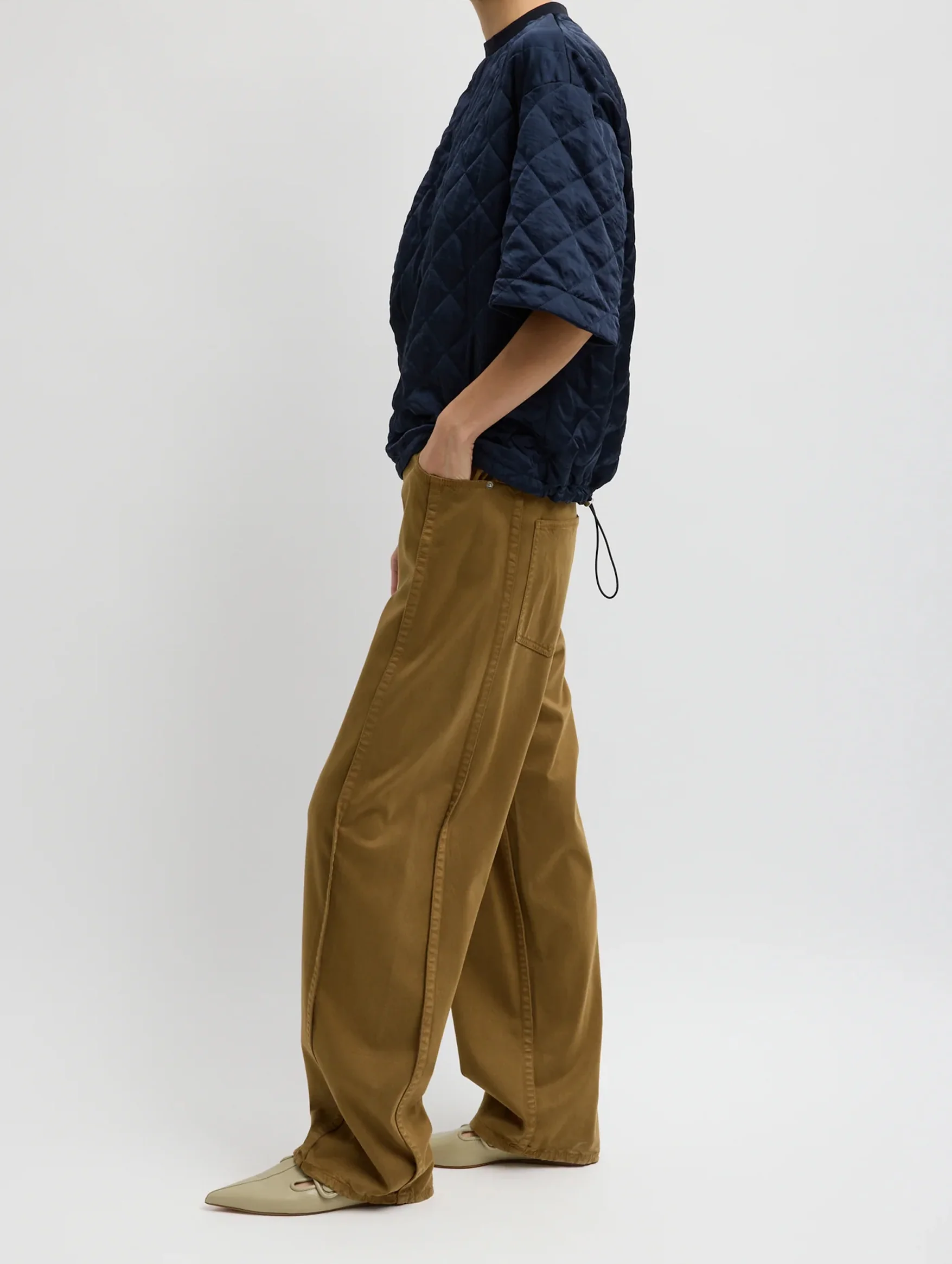 Garment Dyed Stretch Twill Short Tuck Pant in Dark Tan - Image 4