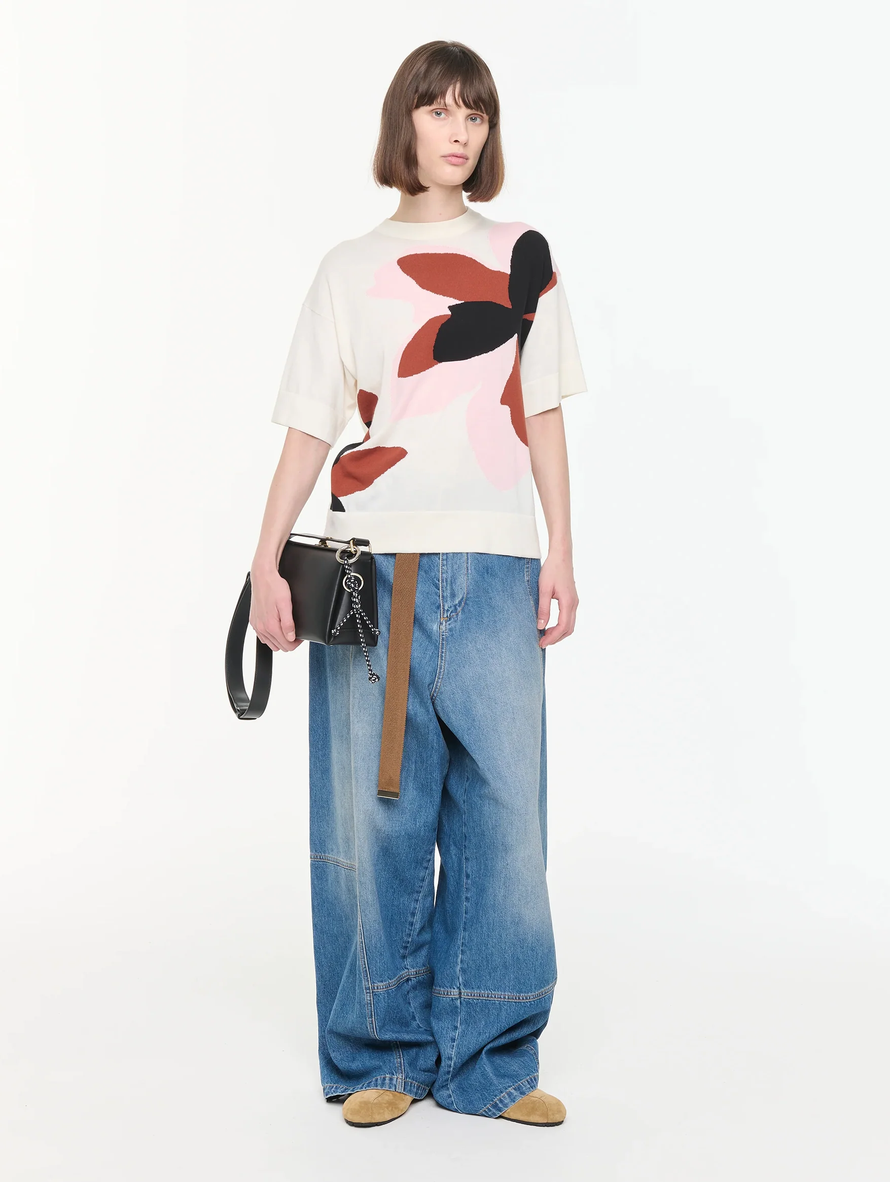 Intarsia Short Sleeve Knit in White Floral - Image 2
