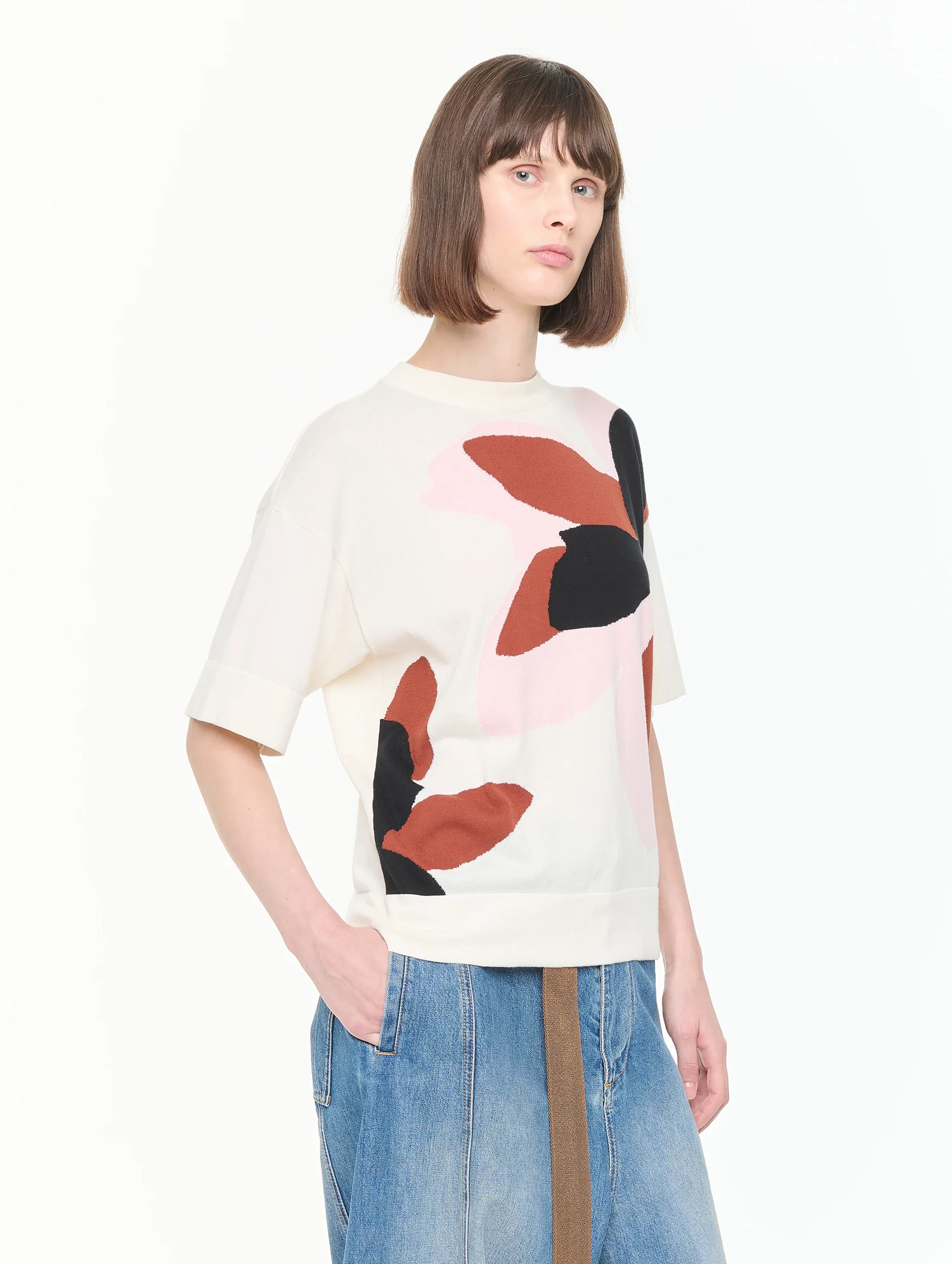 Intarsia Short Sleeve Knit in White Floral - Image 4