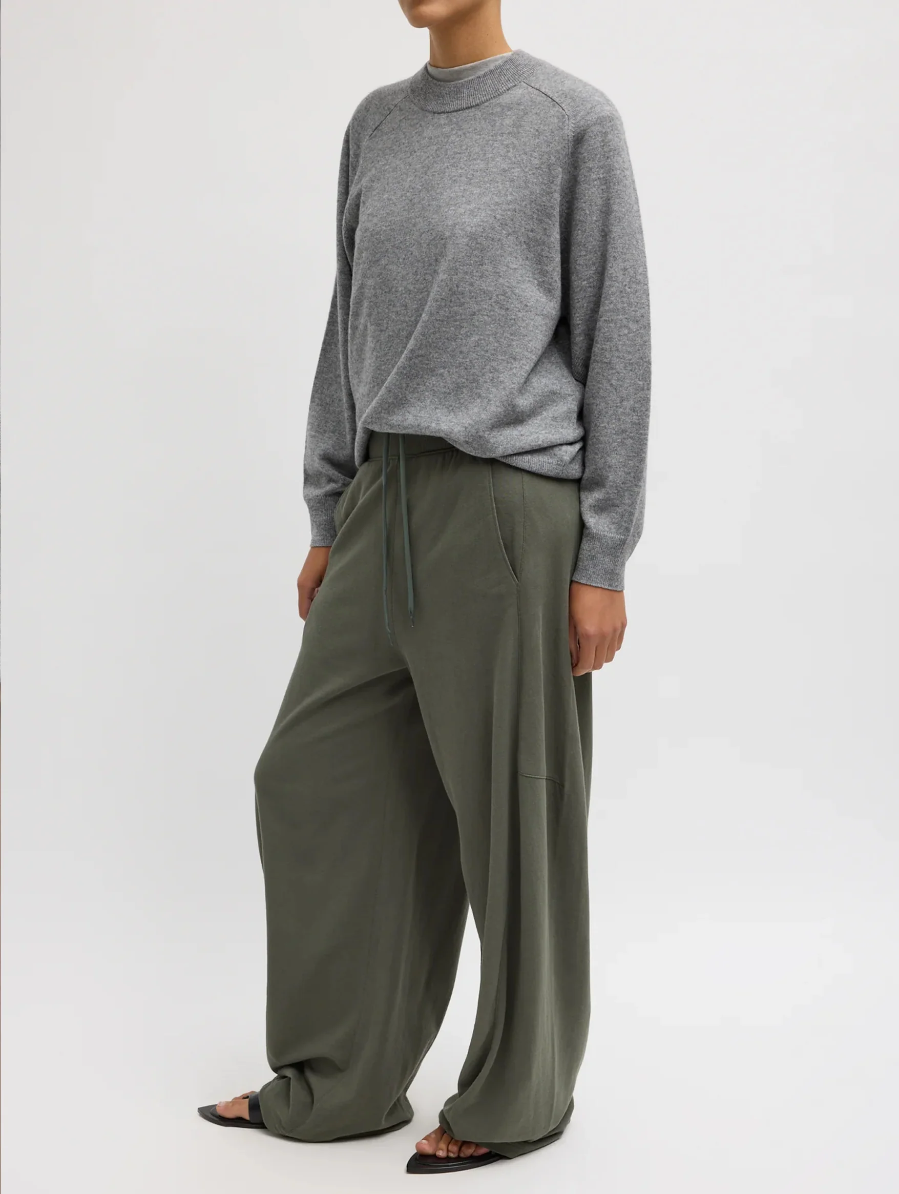 Light Weight Sweatshirting Regular Winslow Pant in Olive - Image 2