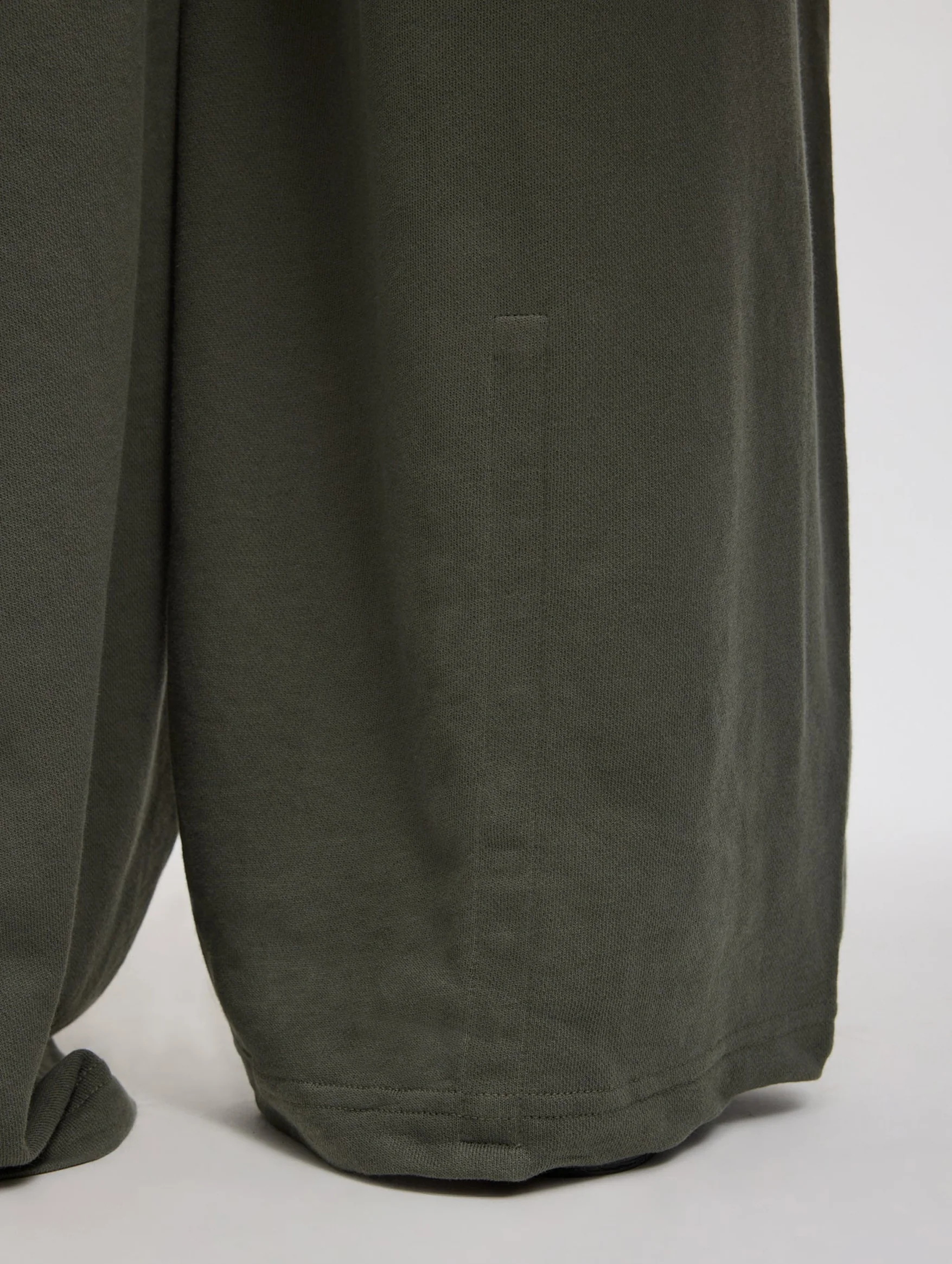 Light Weight Sweatshirting Regular Winslow Pant in Olive - Image 5