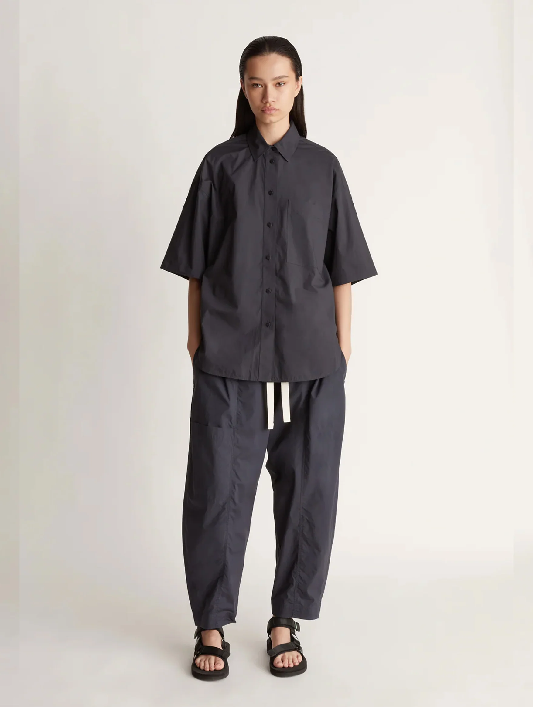LM Poplin SS Shirt in Navy - Image 3