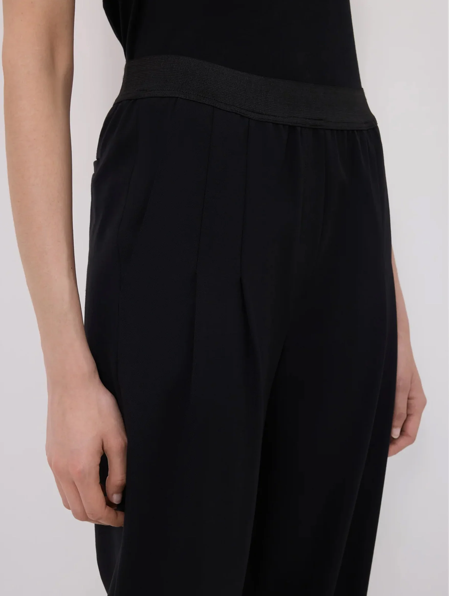 Niro Wool Elastic Waistband Pants in Black - Image 4