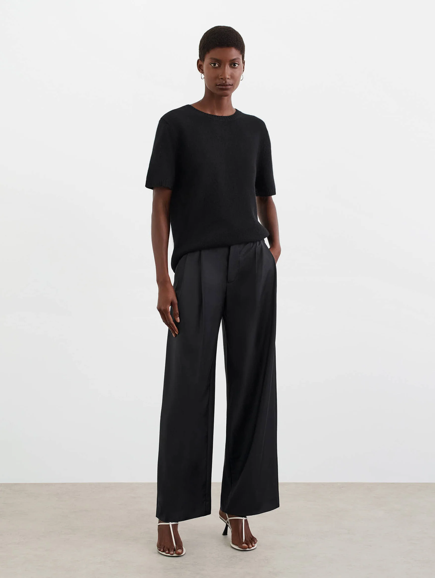 Oversized Cashmere T-Shirt in Black - Image 3