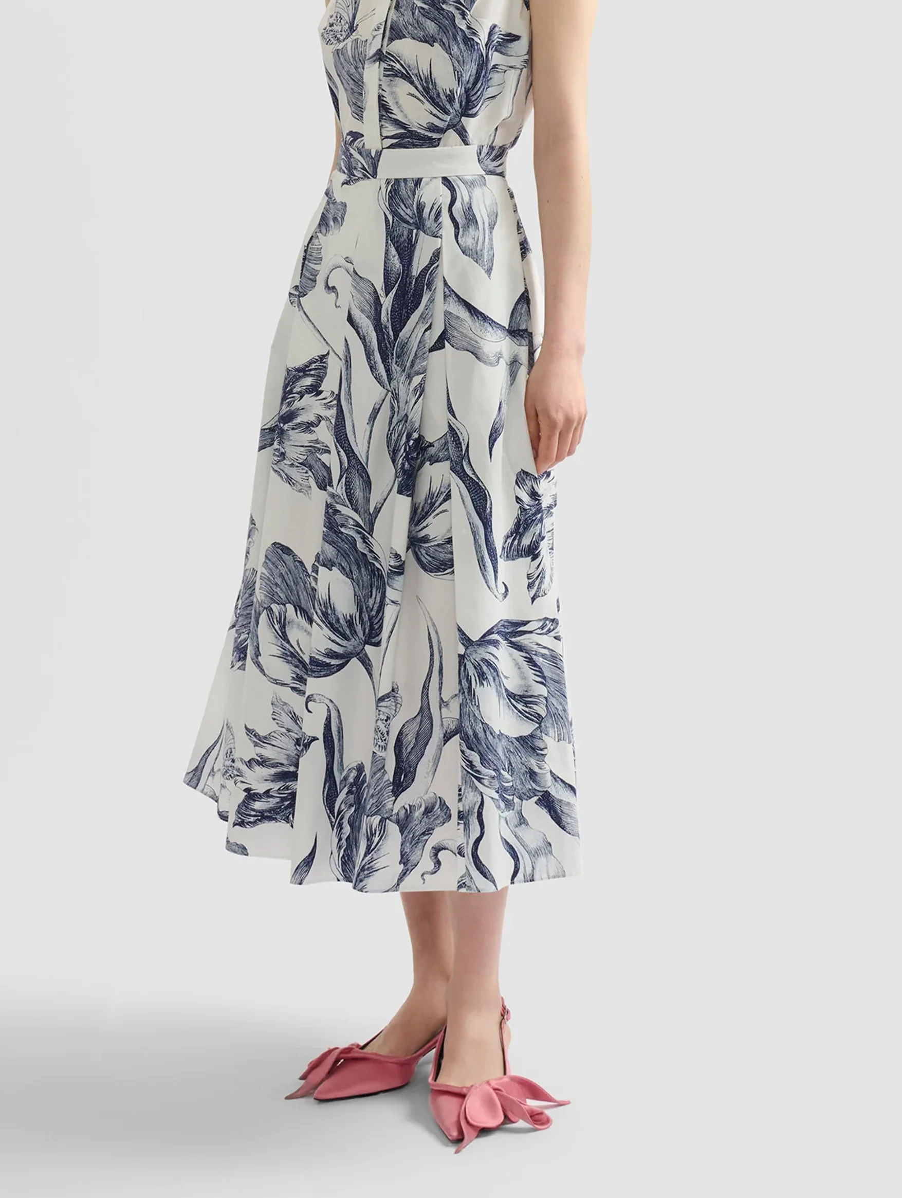 Pleated Midi Skirt in Botanical Engraving Ivory - Image 3