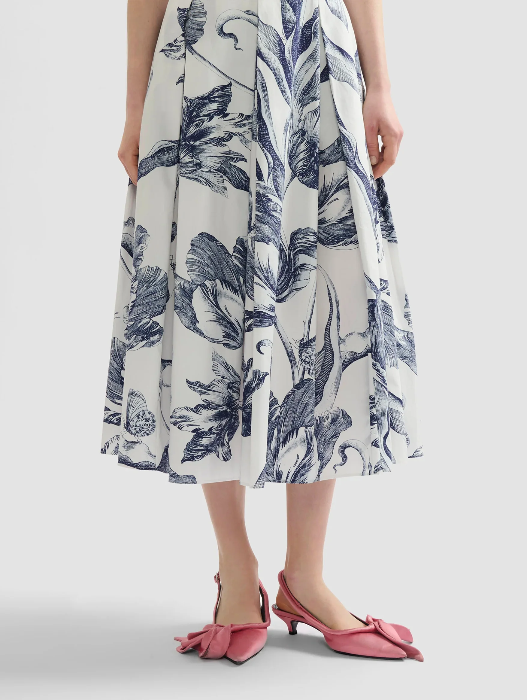 Pleated Midi Skirt in Botanical Engraving Ivory - Image 4