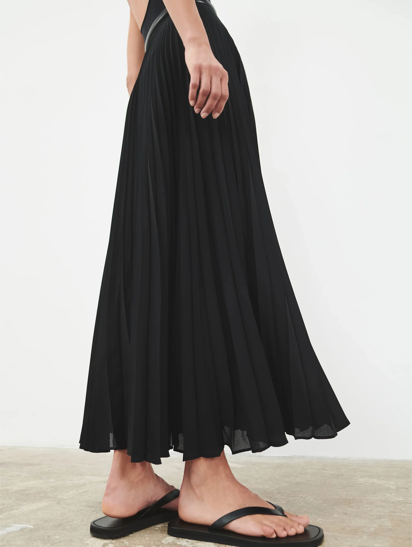 Pleated Skirt in Black - Image 6