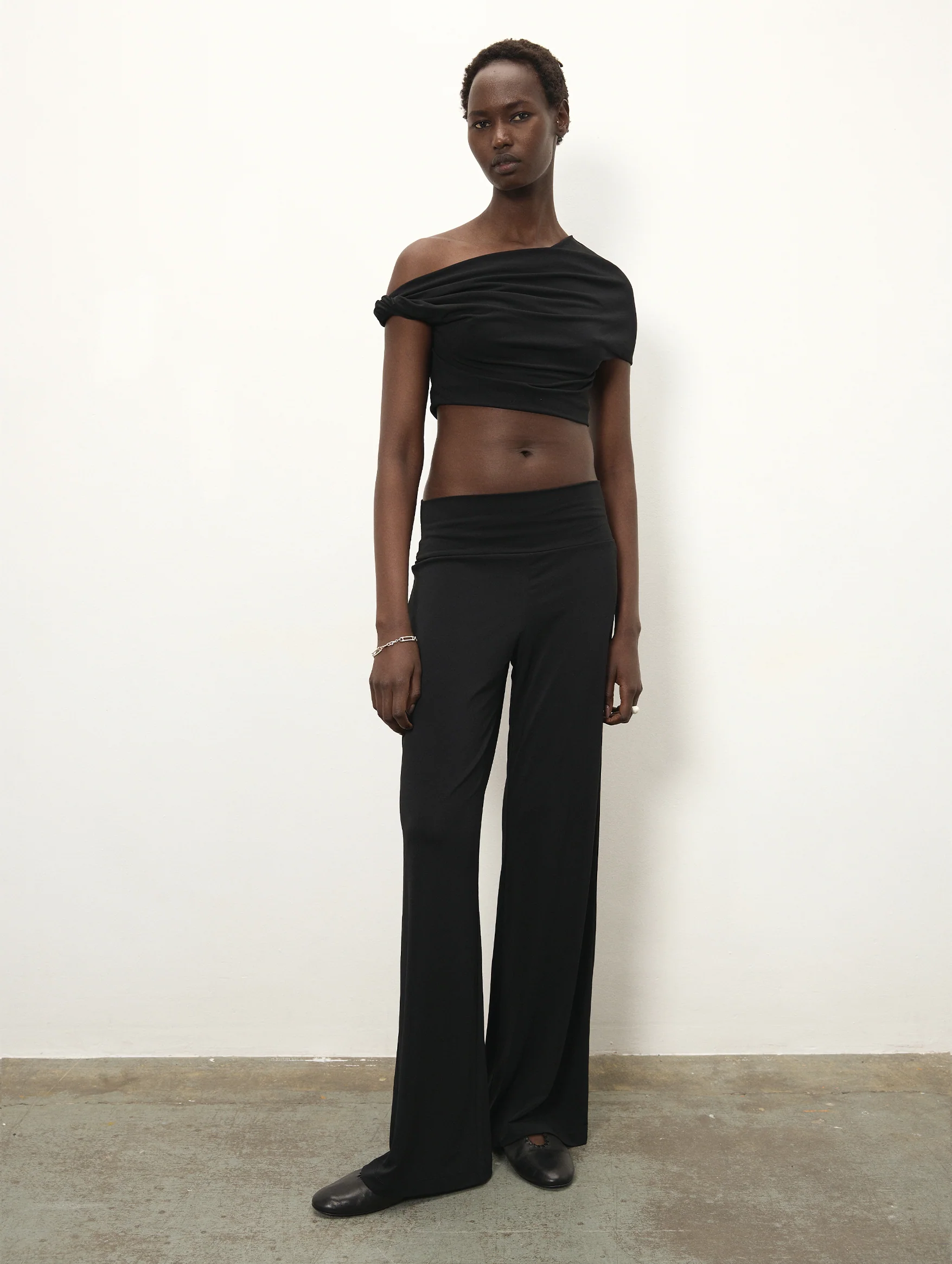 Quincy Trackpant in Black - Image 2