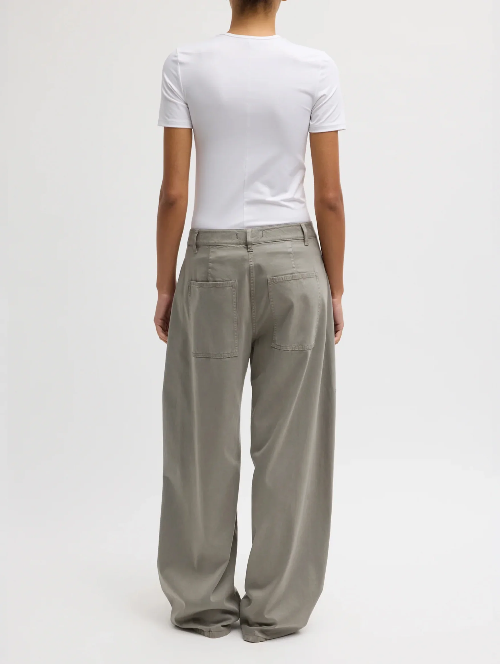 Reactive Garment Dyed Stretch Twill Sid Pant in Pewter (Short) - Image 3
