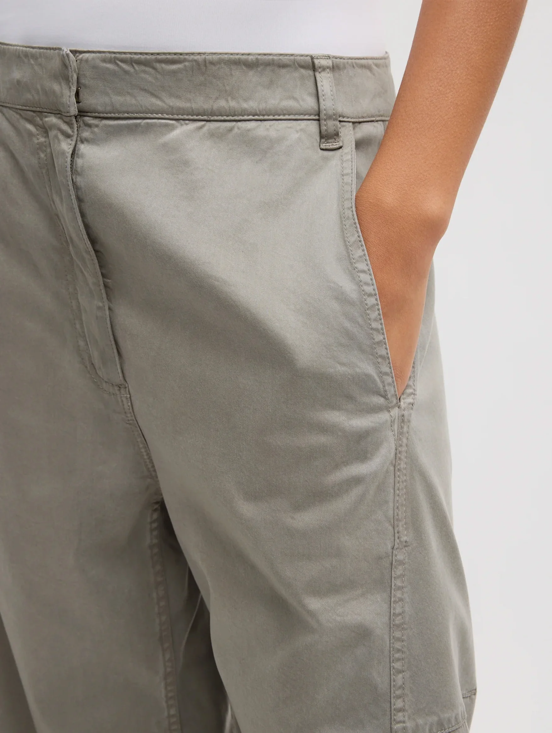 Reactive Garment Dyed Stretch Twill Sid Pant in Pewter (Short) - Image 4