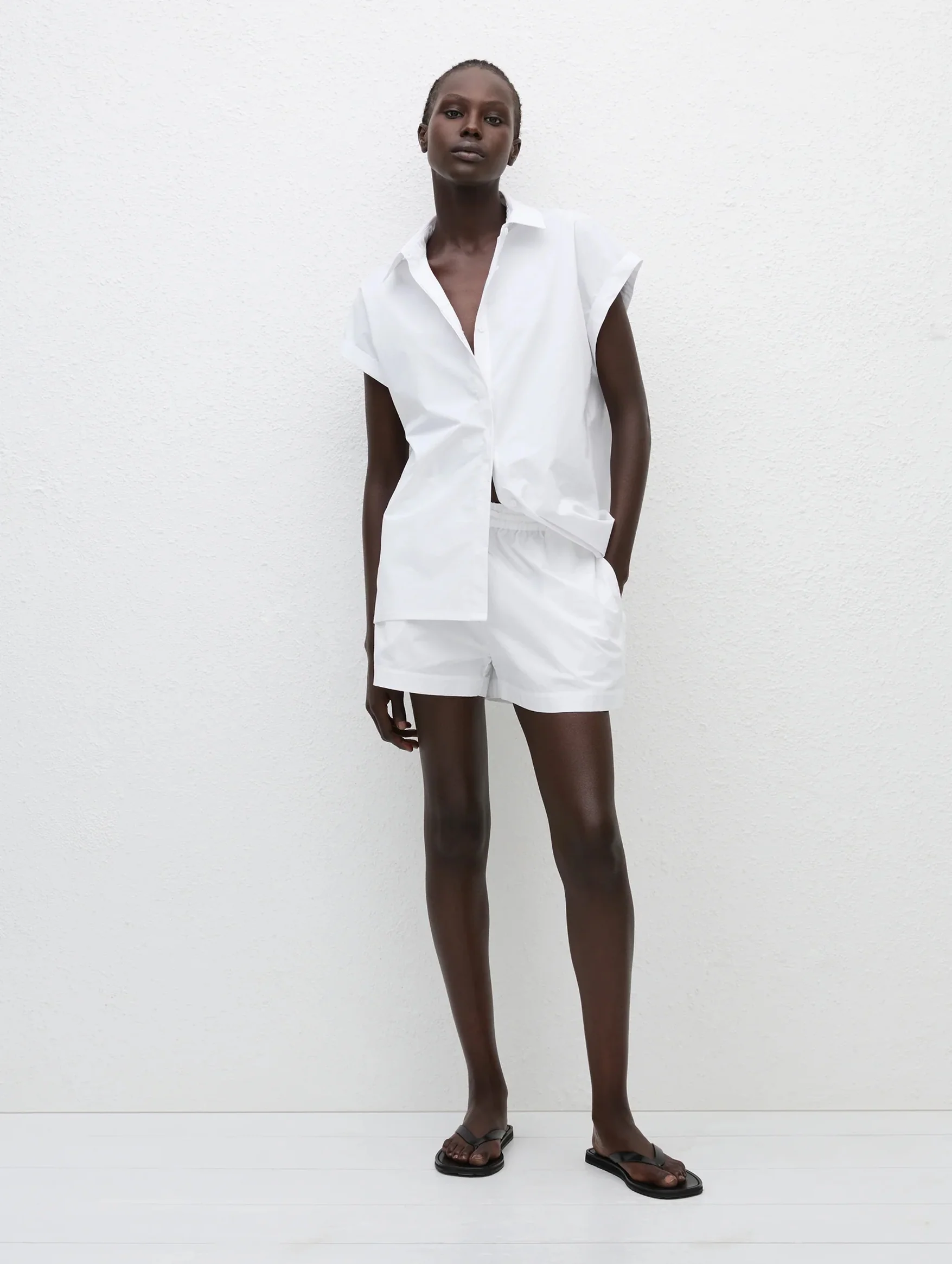 Relaxed Sleeveless Shirt in White - Image 3