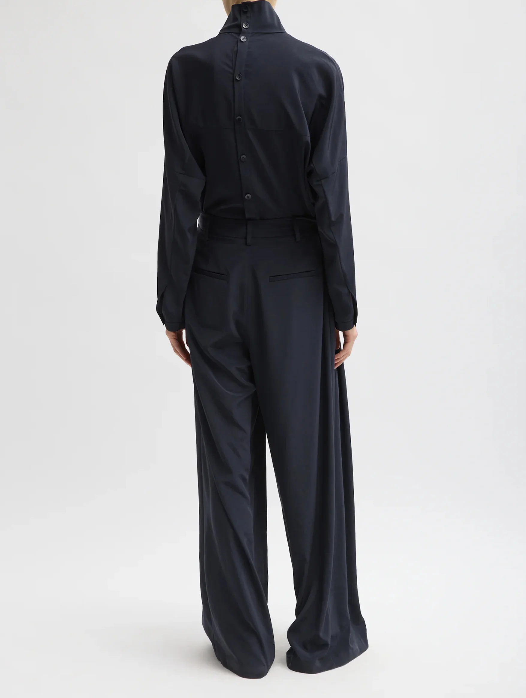 Relaxed Suiting Triple Pleat Pant in Navy - Image 3