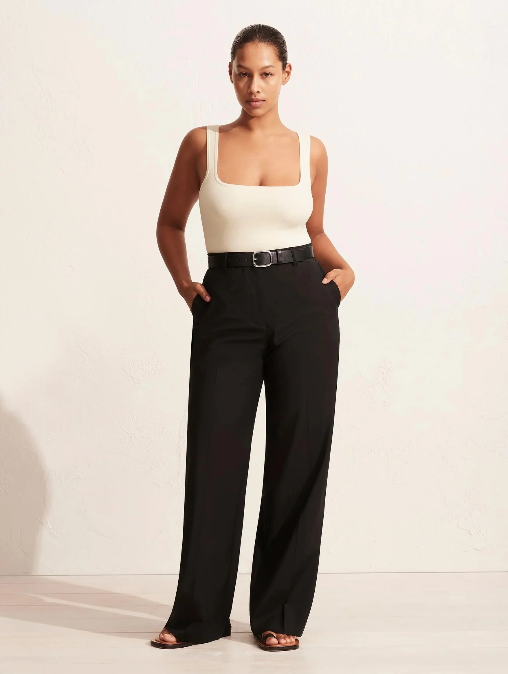 Relaxed Tailored Trouser in Black - Image 2