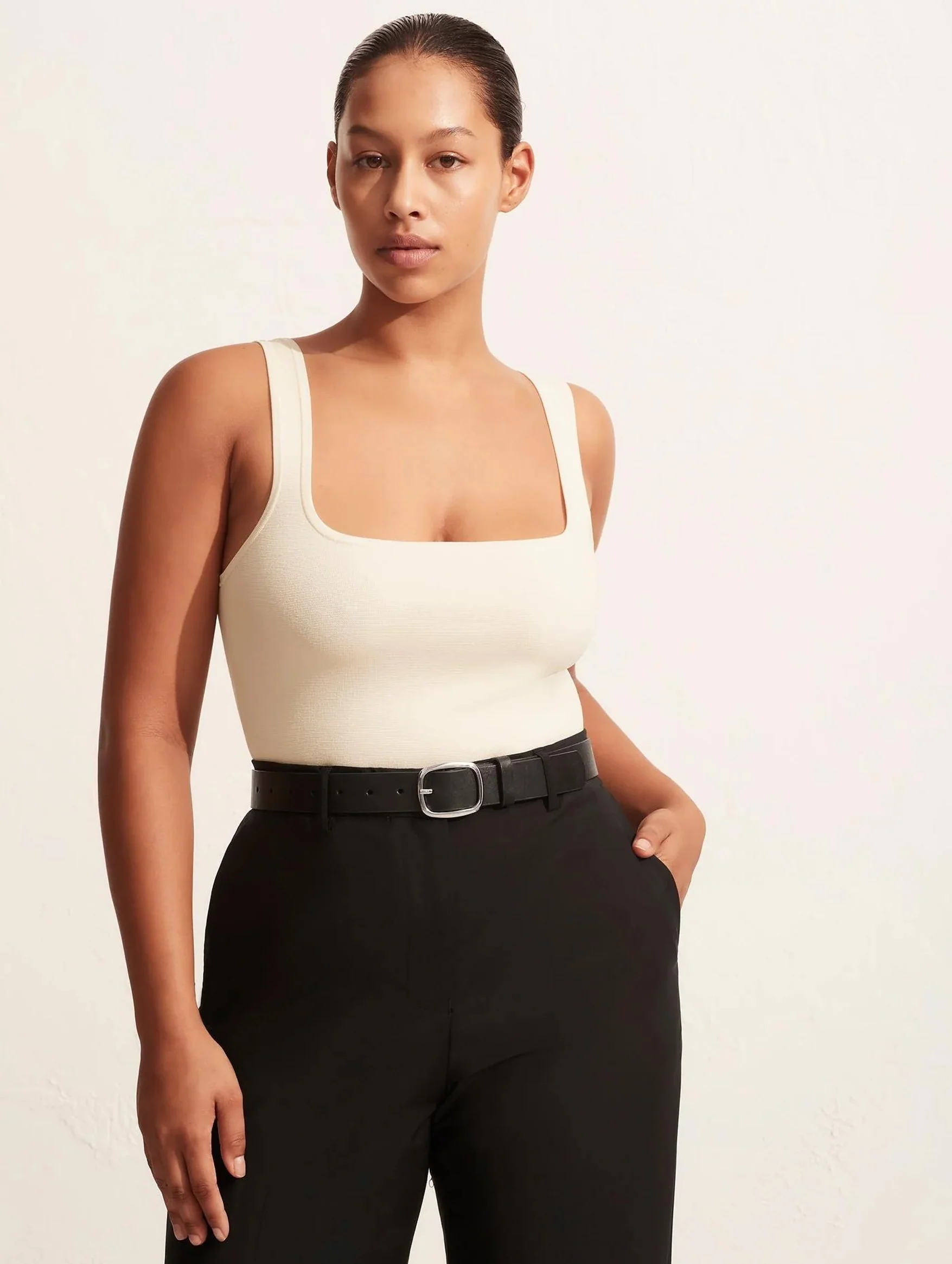 Relaxed Tailored Trouser in Black - Image 3