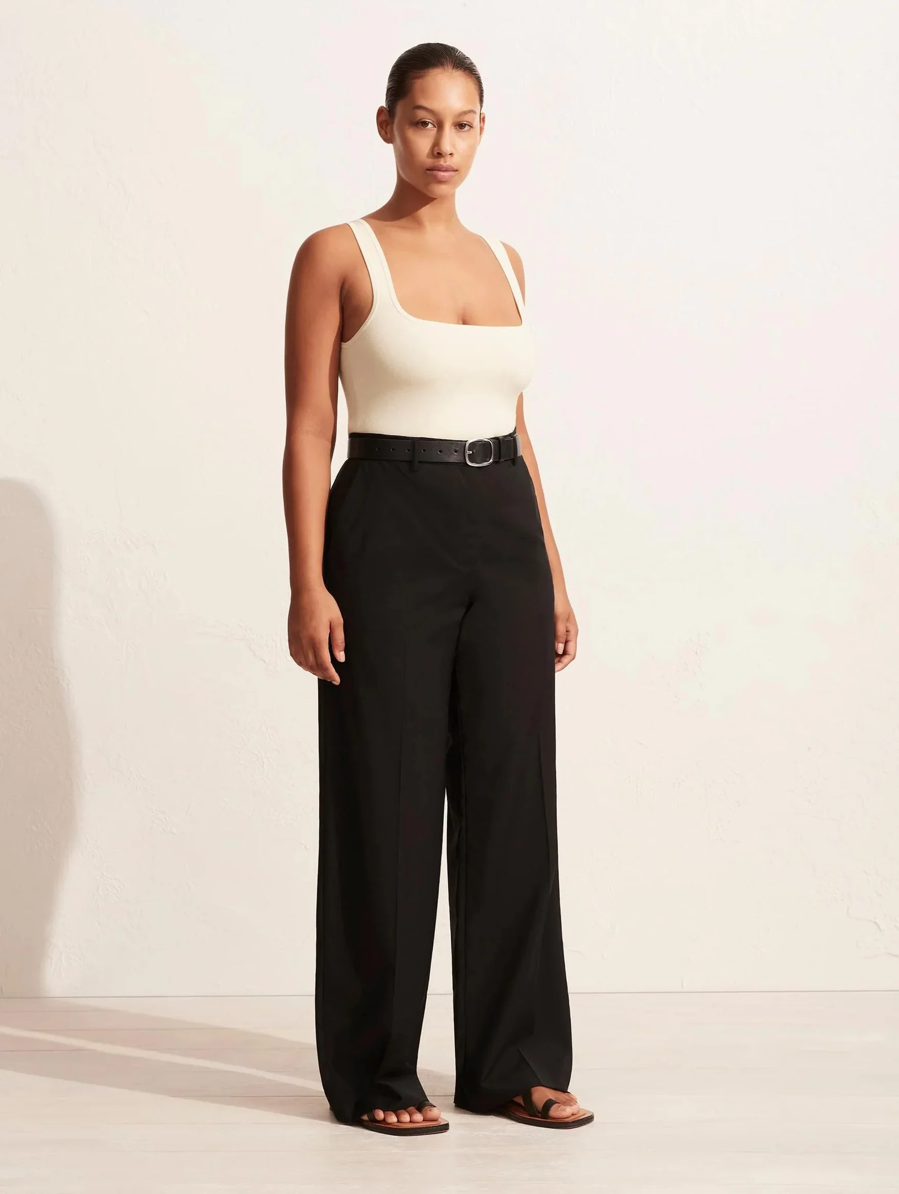 Relaxed Tailored Trouser in Black - Image 4
