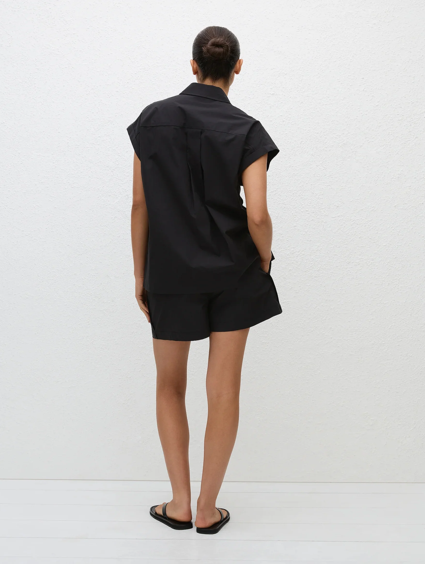 Relaxed Sleeveless Shirt in Black - Image 4