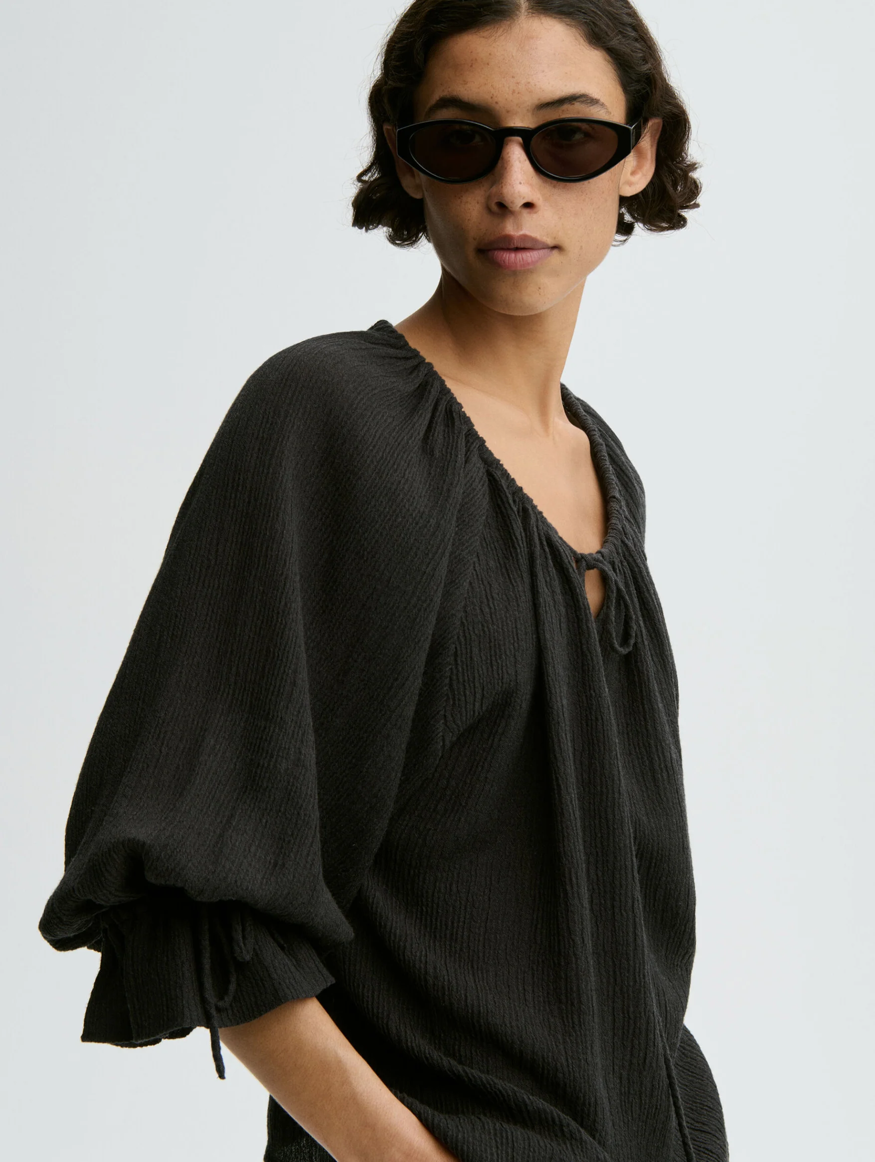 Rose Weave Blouse in Black - Image 4
