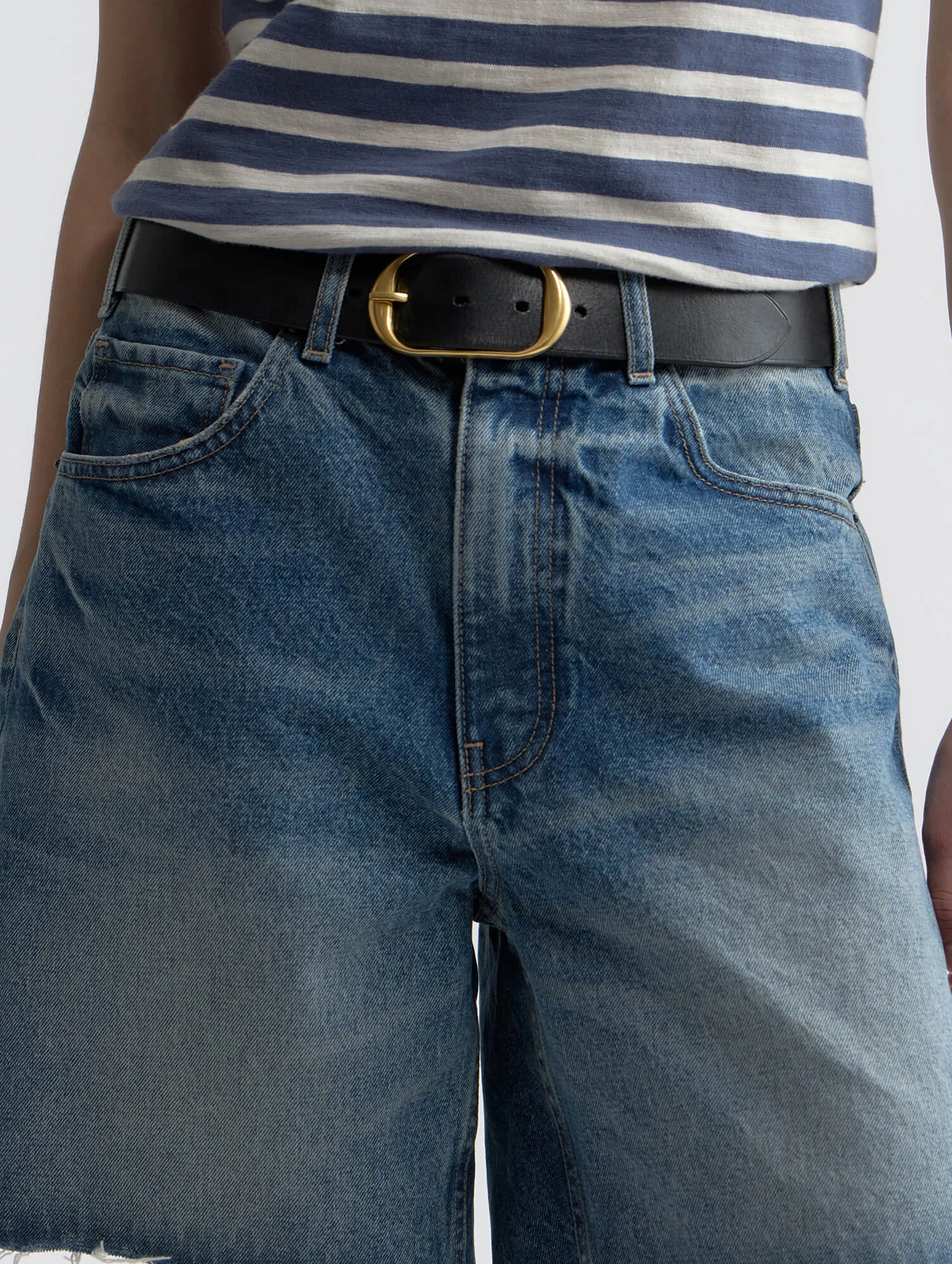 Russel Denim Short in Rosebowl Wash - Image 4