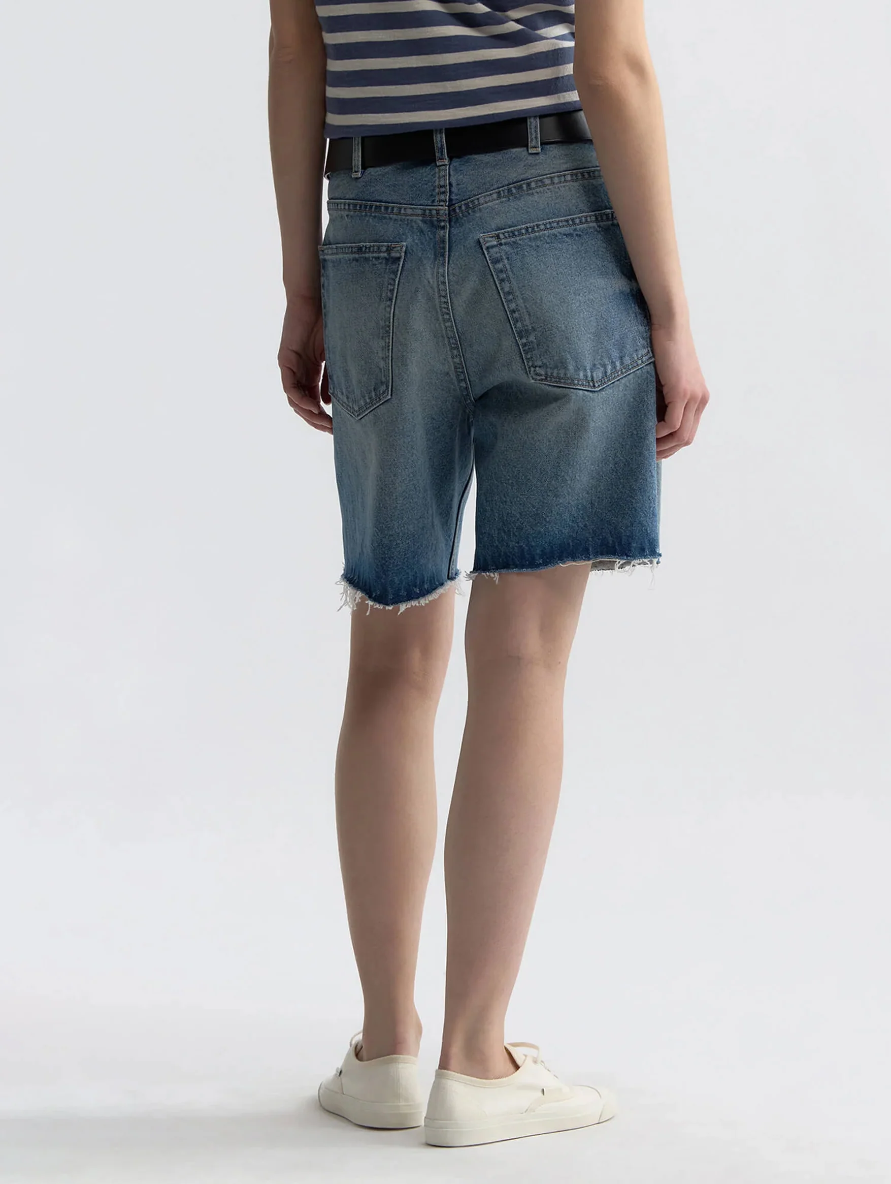 Russel Denim Short in Rosebowl Wash - Image 5