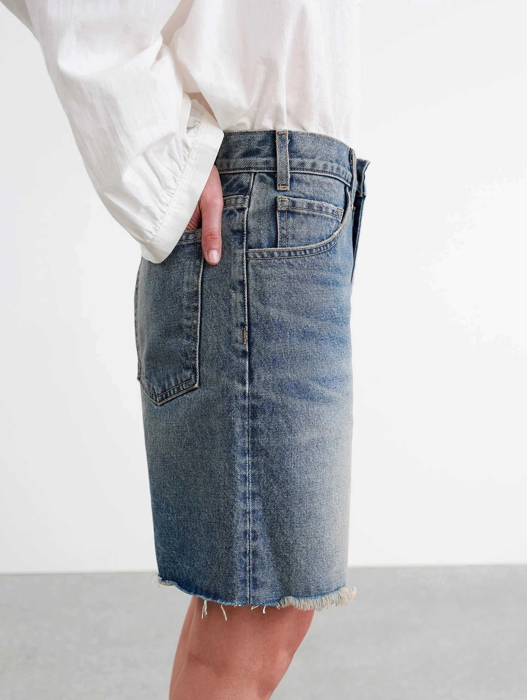 Russel Denim Short in Summer Wash - Image 4