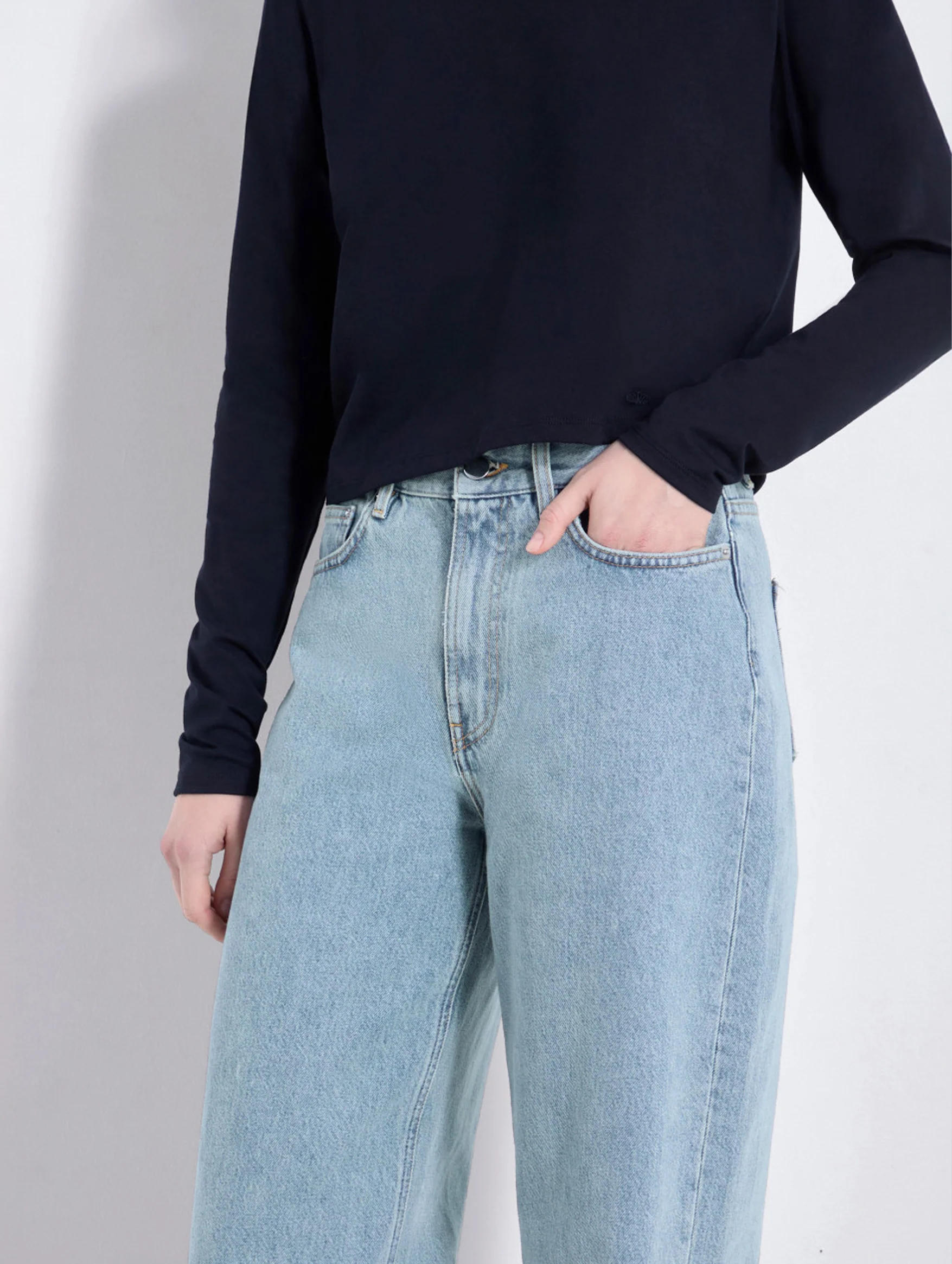 Samur Denim Jeans in Washed Light Blue - Image 4