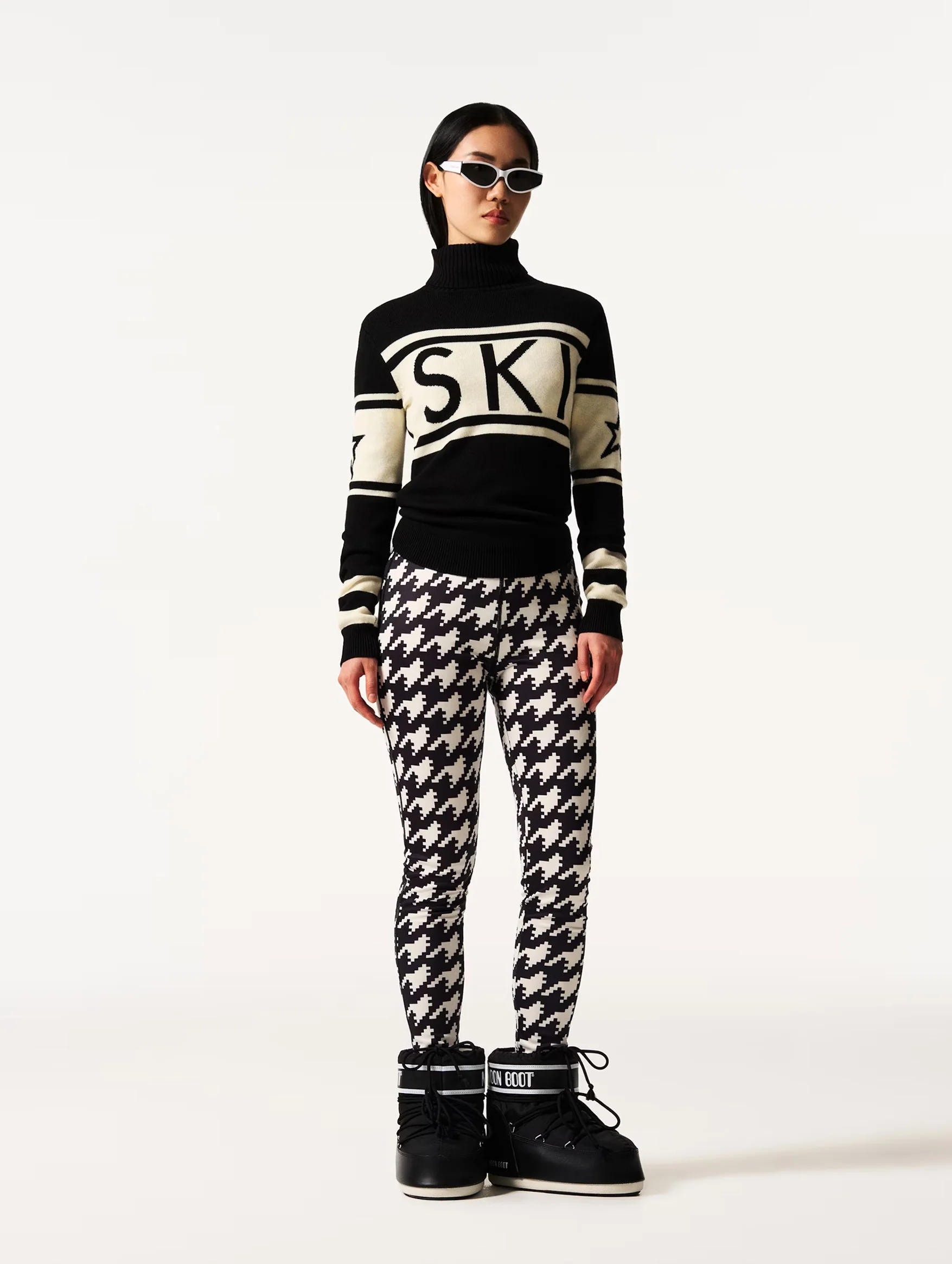 Schild Sweater in Black - Image 2