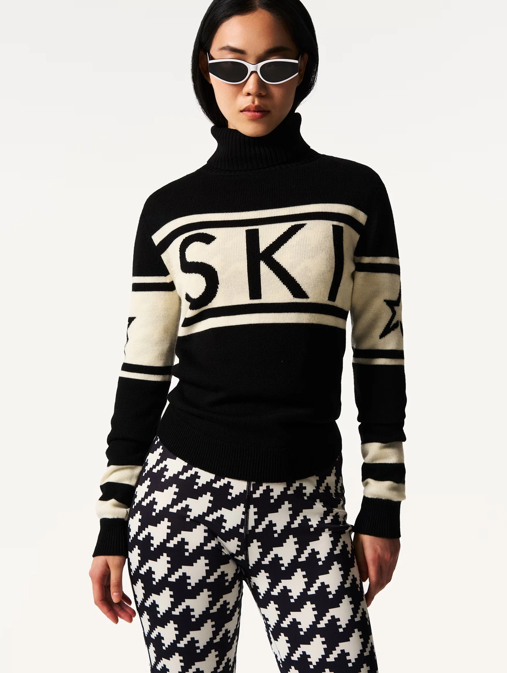 Schild Sweater in Black - Image 3