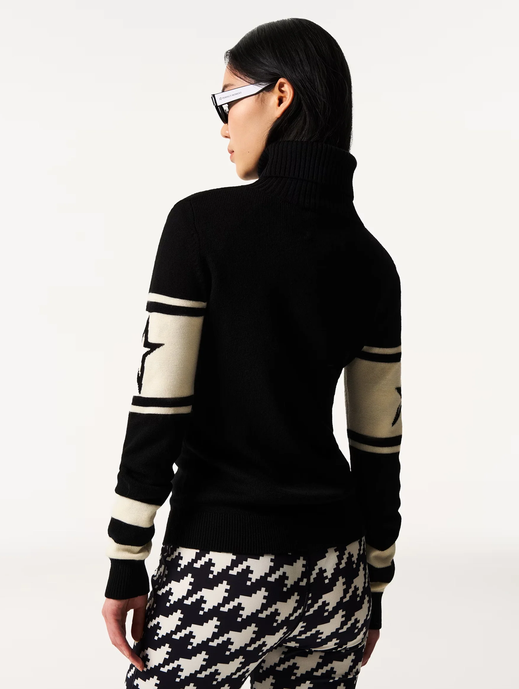 Schild Sweater in Black - Image 5