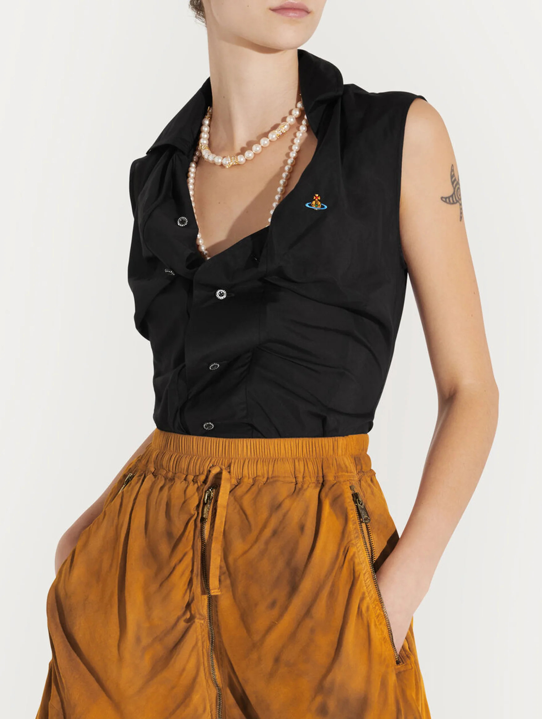 Short Sleeve Drunken Shirt in Black - Image 4